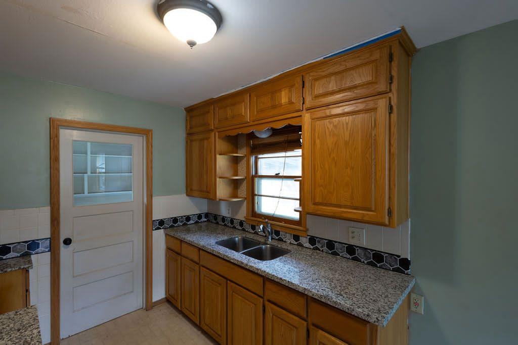 3229 N Salina Avenue Wichita KS 67204