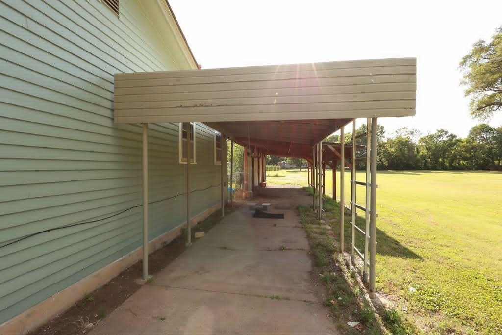 3229 N Salina Avenue Wichita KS 67204