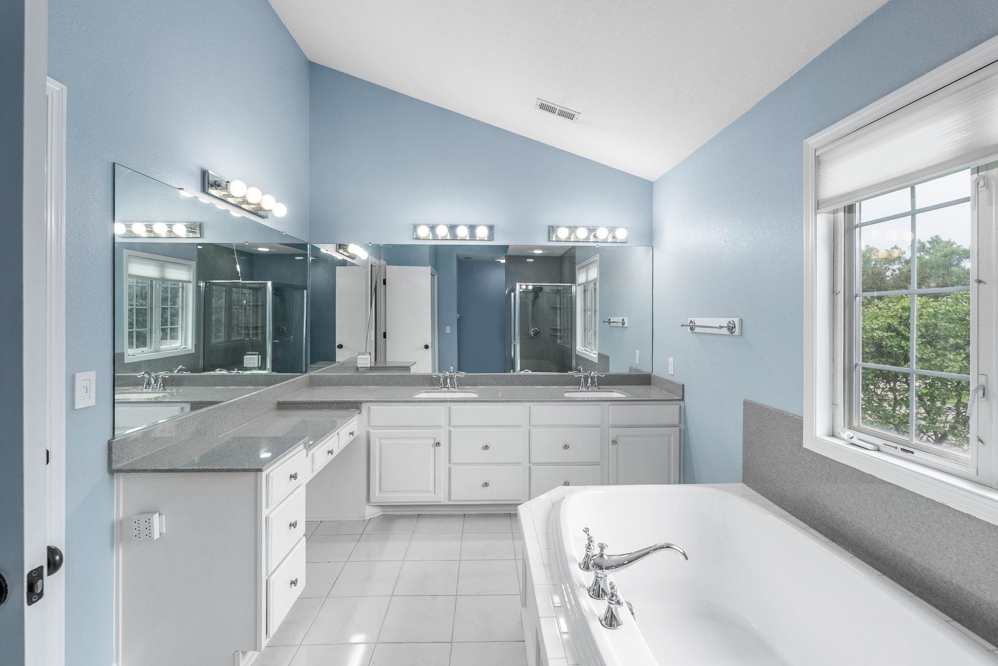 1911 N Pineview Drive Andover KS 67002