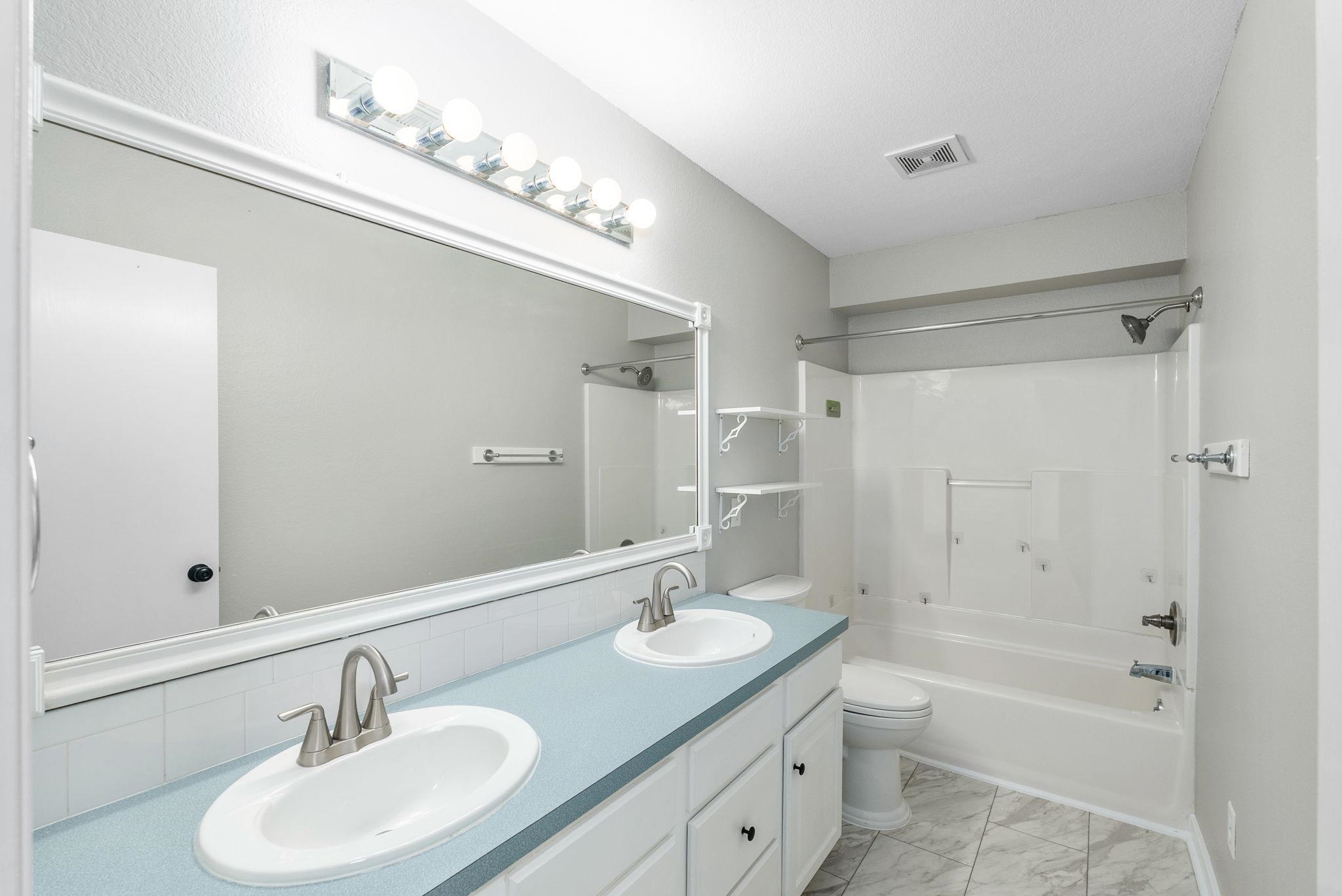 1911 N Pineview Drive Andover KS 67002