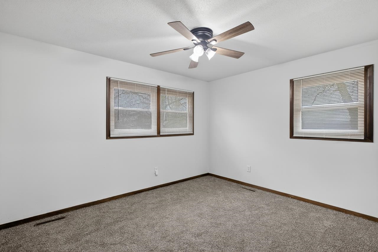 1155 N Oliver Road Belle Plaine KS 67013