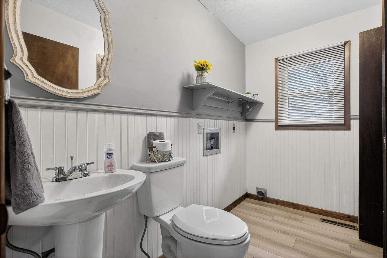 1155 N Oliver Road Belle Plaine KS 67013