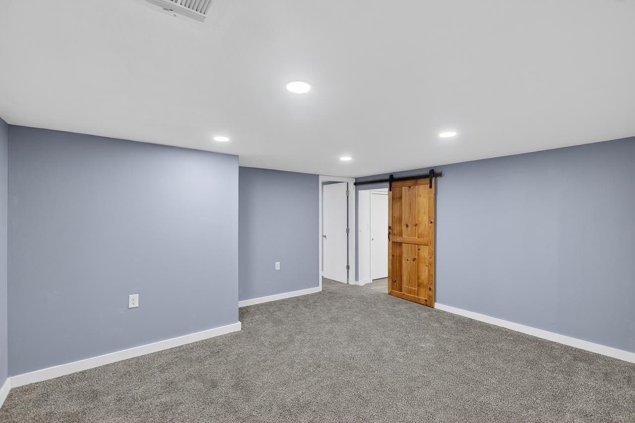 1155 N Oliver Road Belle Plaine KS 67013