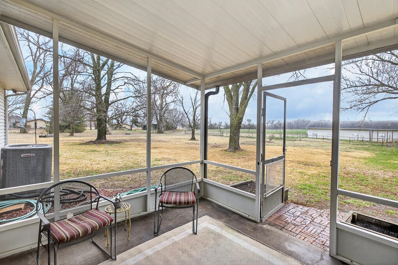 1155 N Oliver Road Belle Plaine KS 67013