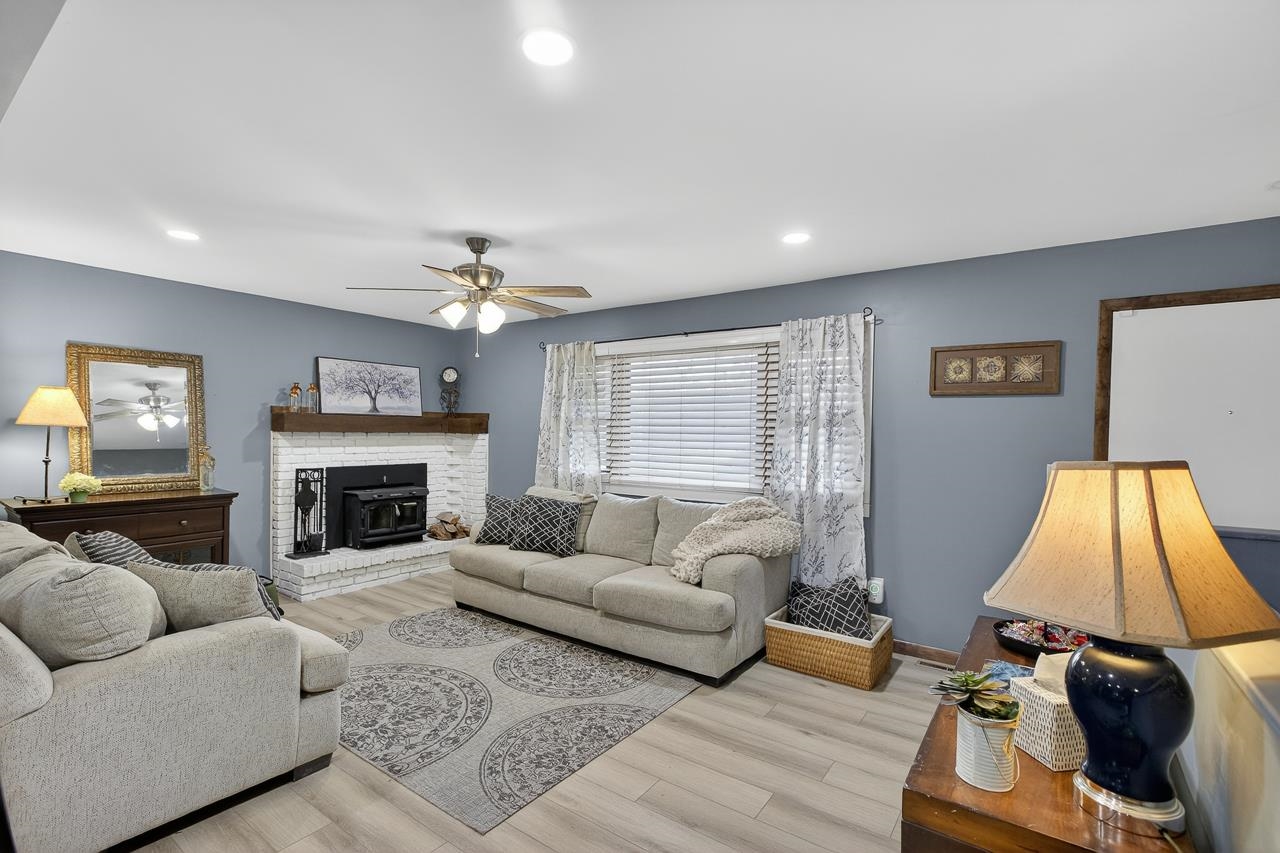 1155 N Oliver Road Belle Plaine KS 67013