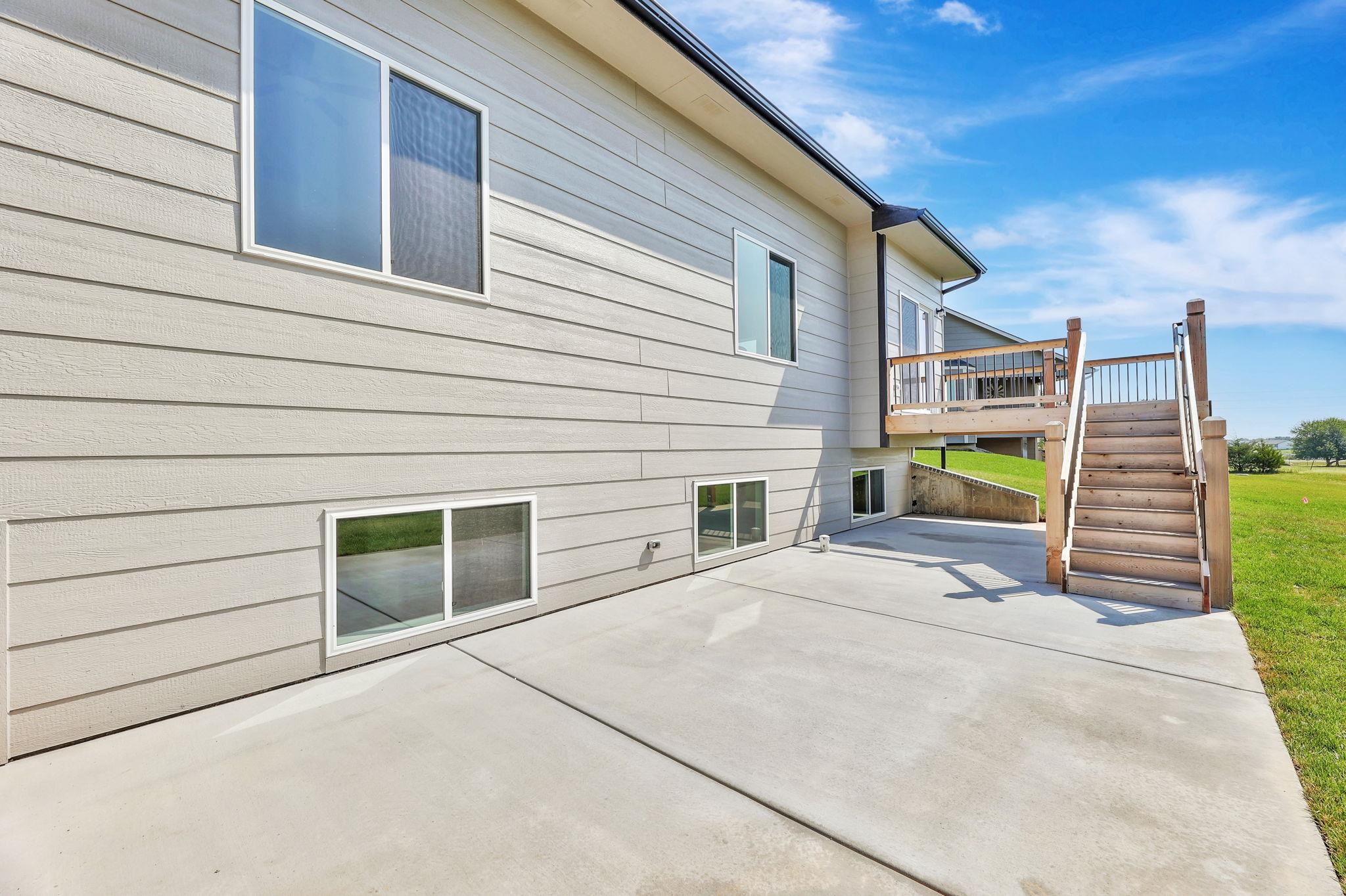 141 E Poplar Circle Goddard KS 67052