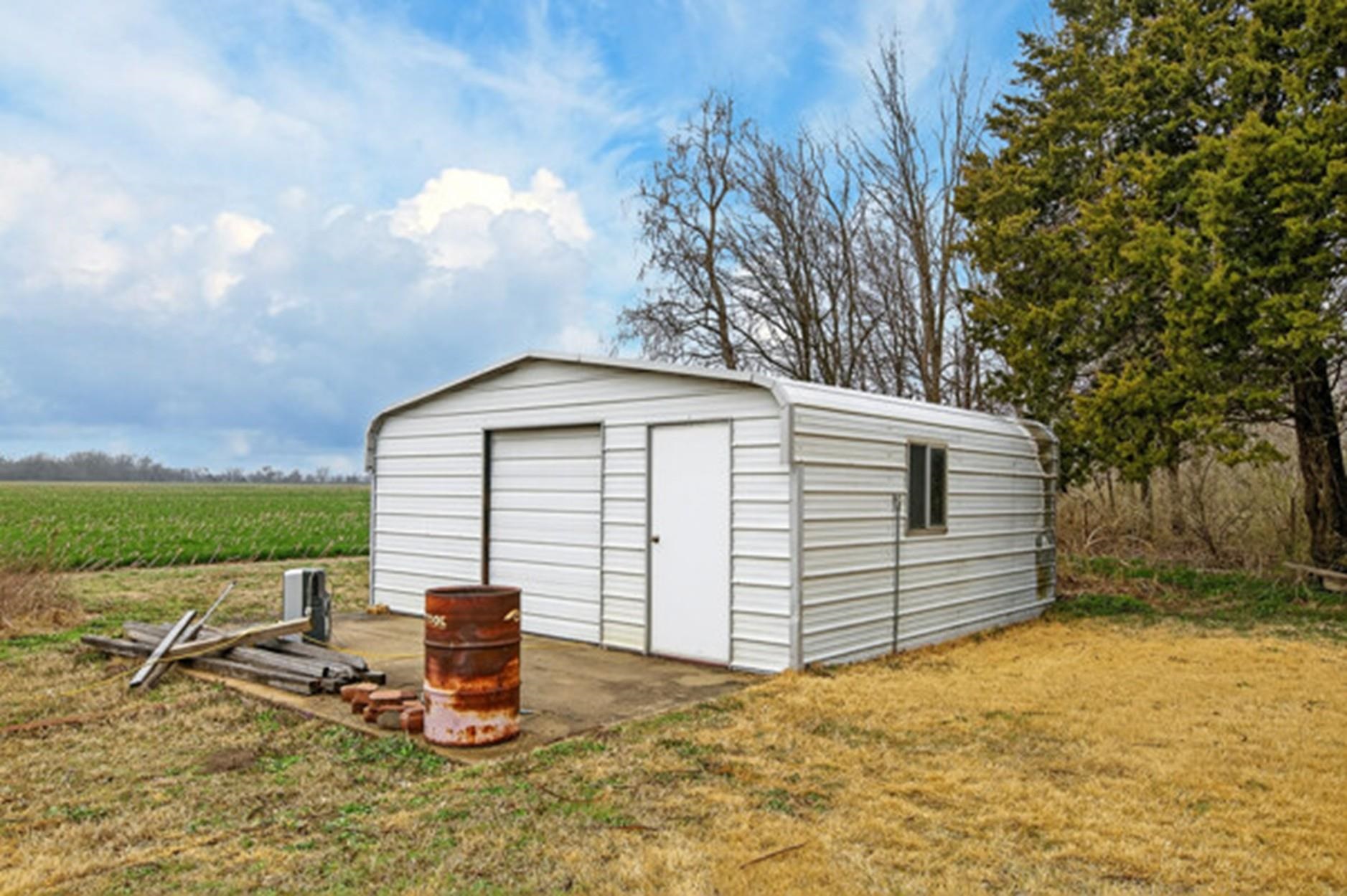 1155 N Oliver Road Belle Plaine KS 67013