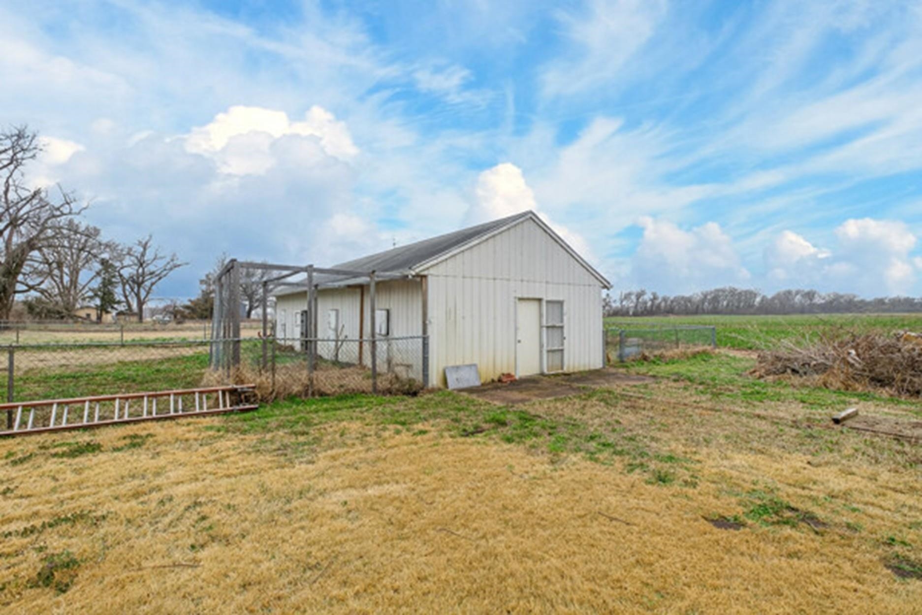 1155 N Oliver Road Belle Plaine KS 67013