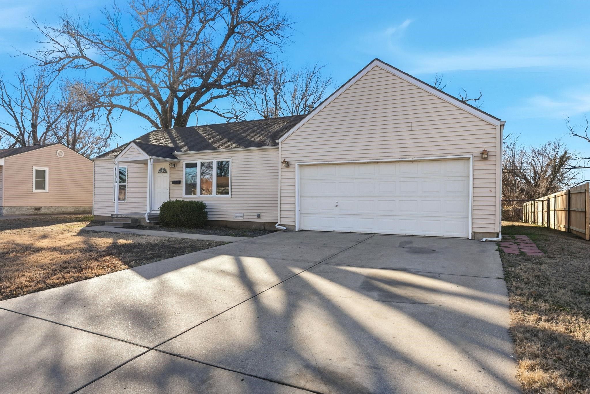 1619 Robbins Augusta KS 67010