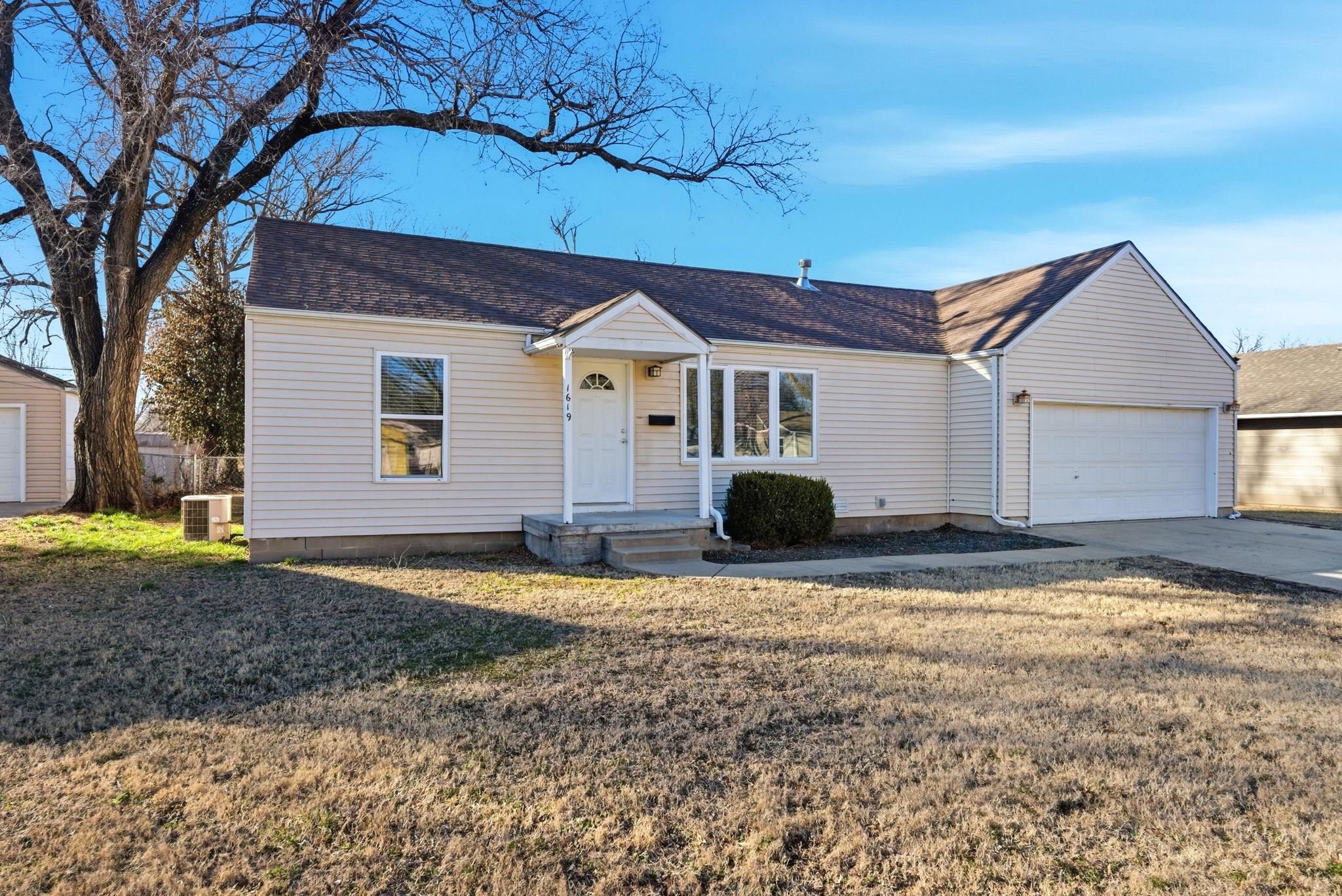 1619 Robbins Augusta KS 67010