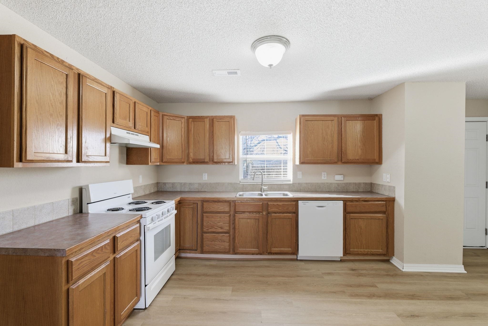 1619 Robbins Augusta KS 67010