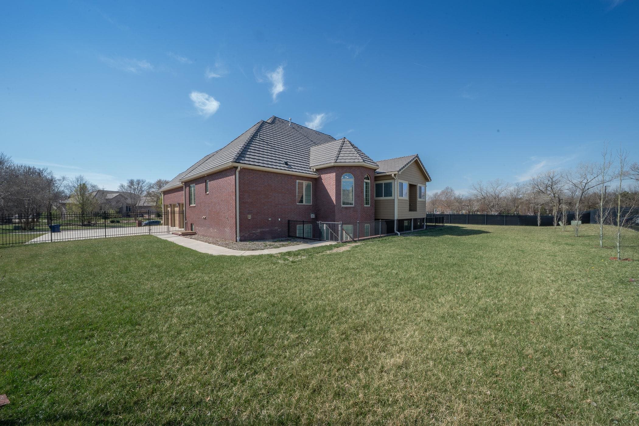 2901 N Fox Pointe Circle Wichita KS 67226