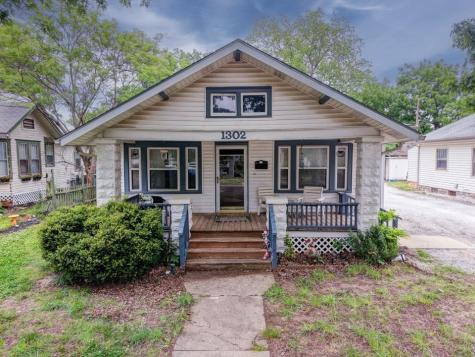 1302 Hackney Winfield KS 67156
