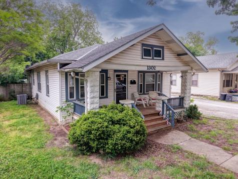 1302 Hackney Winfield KS 67156