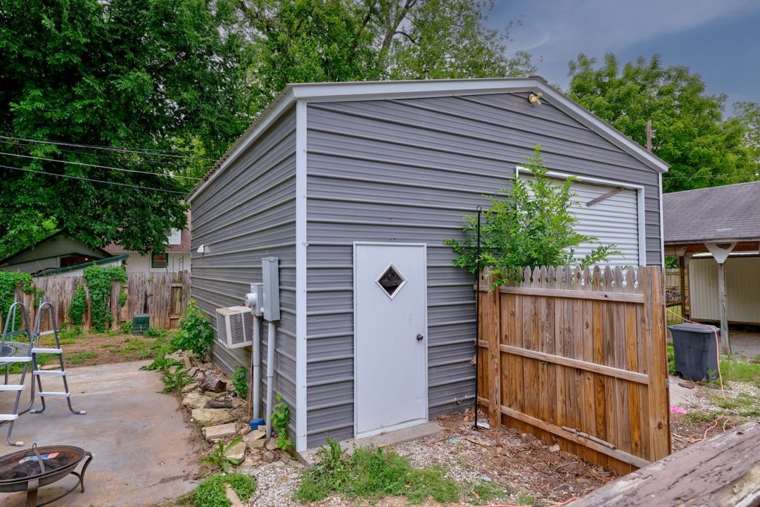 1302 Hackney Winfield KS 67156