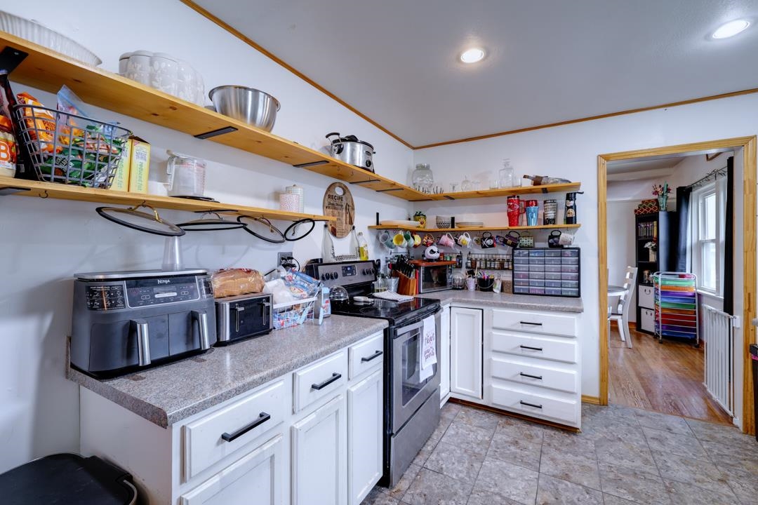 1302 Hackney Winfield KS 67156