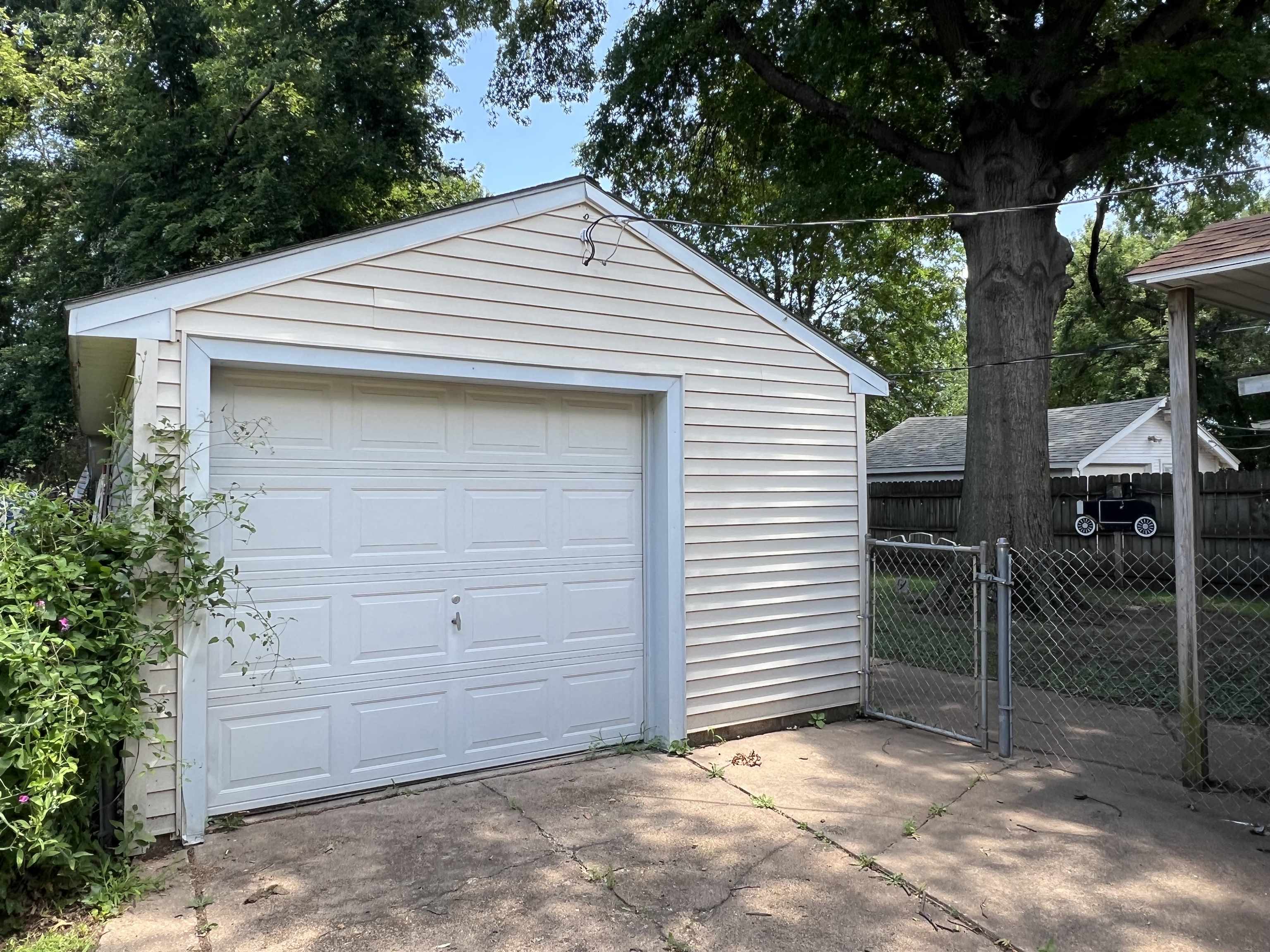 2016 Loomis Street Winfield KS 67156