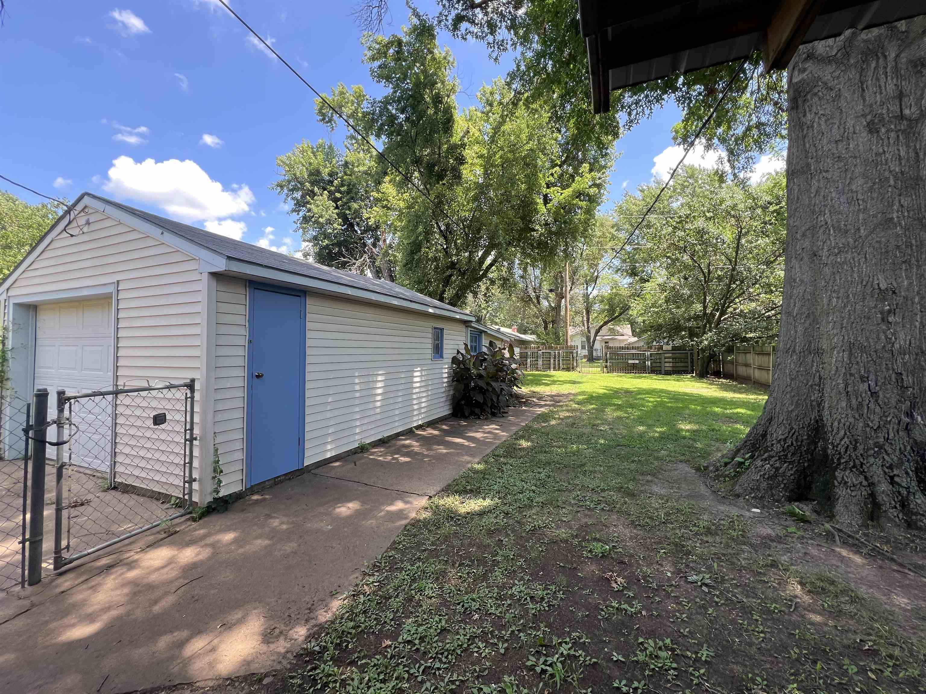 2016 Loomis Street Winfield KS 67156