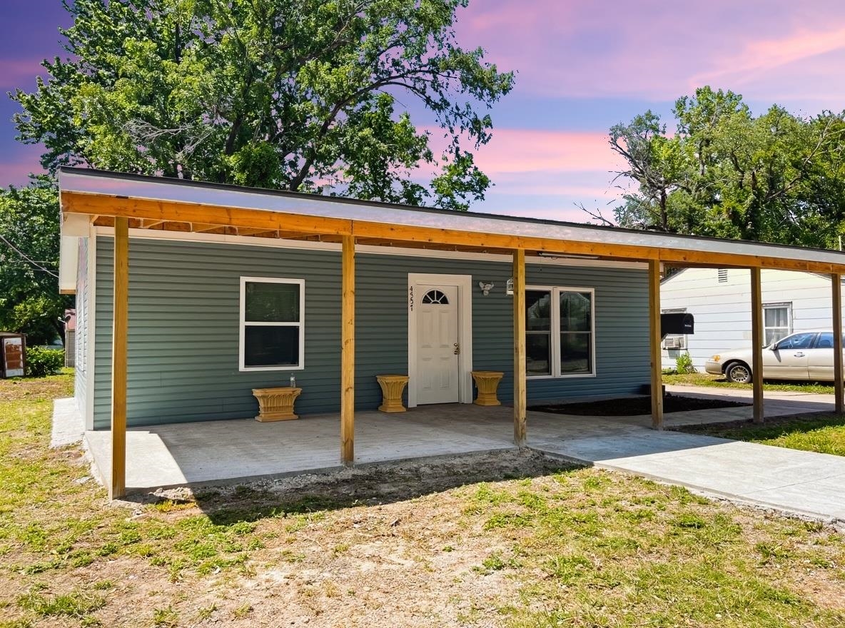 4557 S Hemlock Avenue Wichita KS 67216