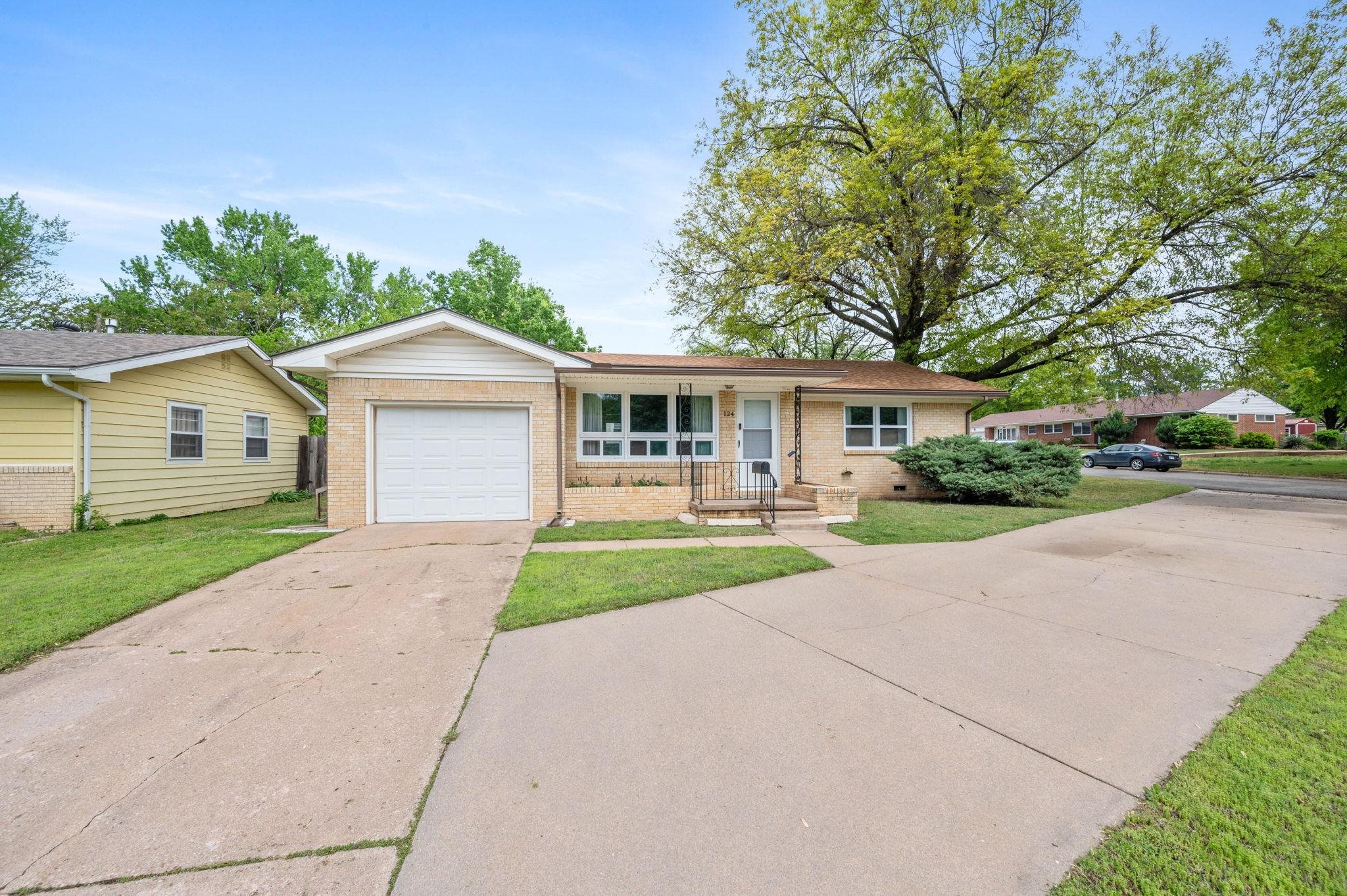 124 E Kelly Avenue Augusta KS 67010