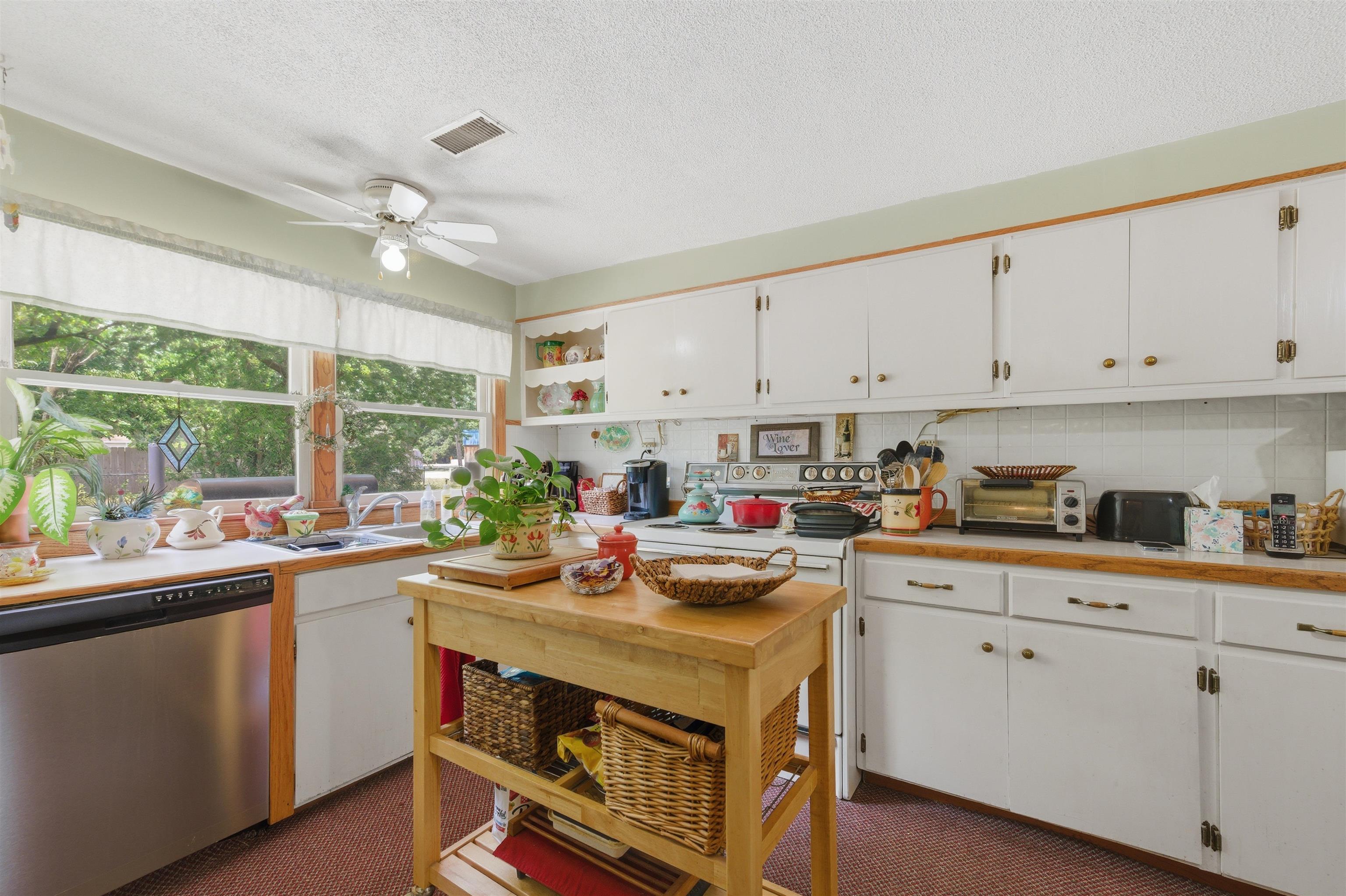137 N Davidson Avenue Bentley KS 67016