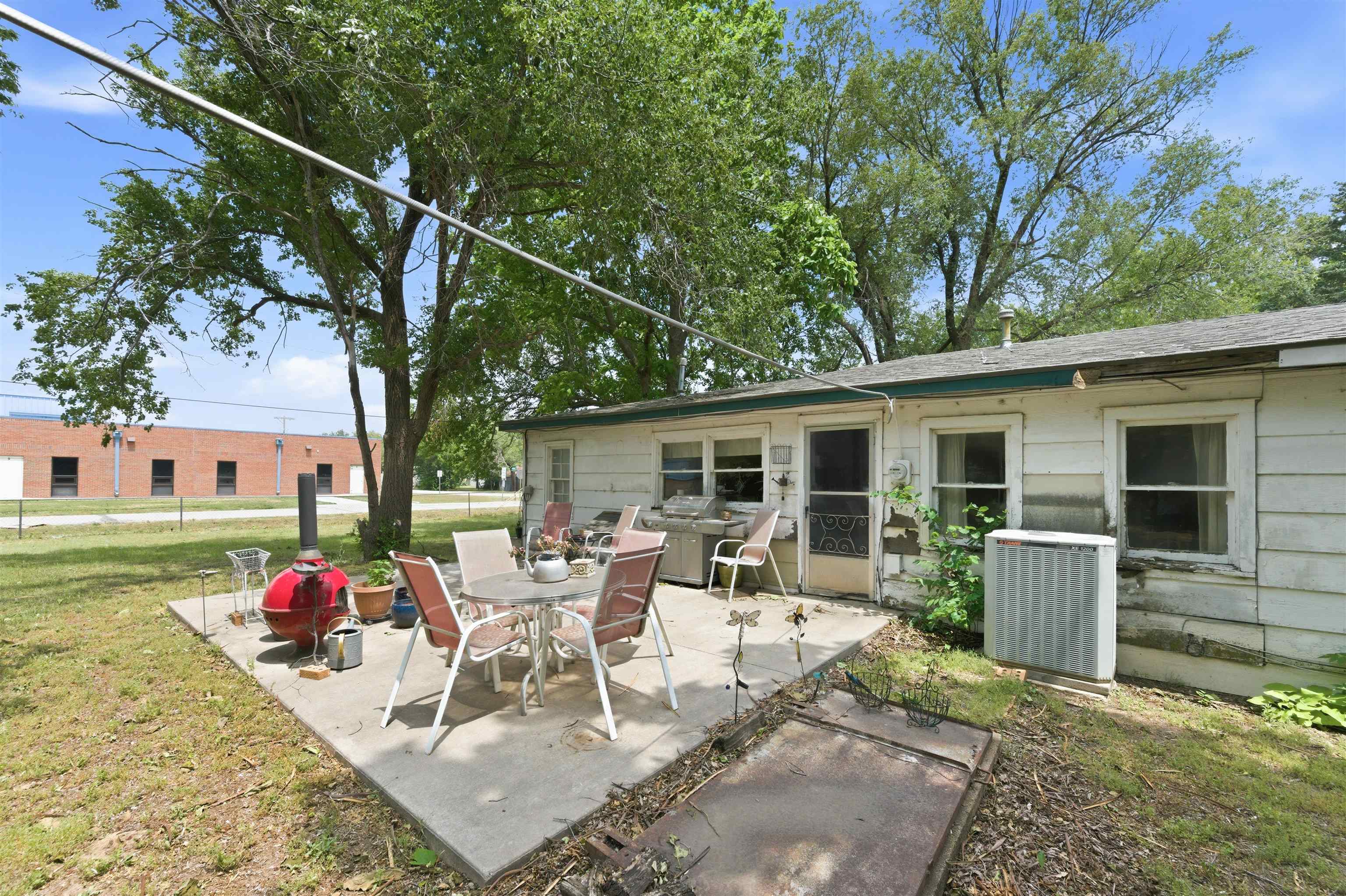 137 N Davidson Avenue Bentley KS 67016