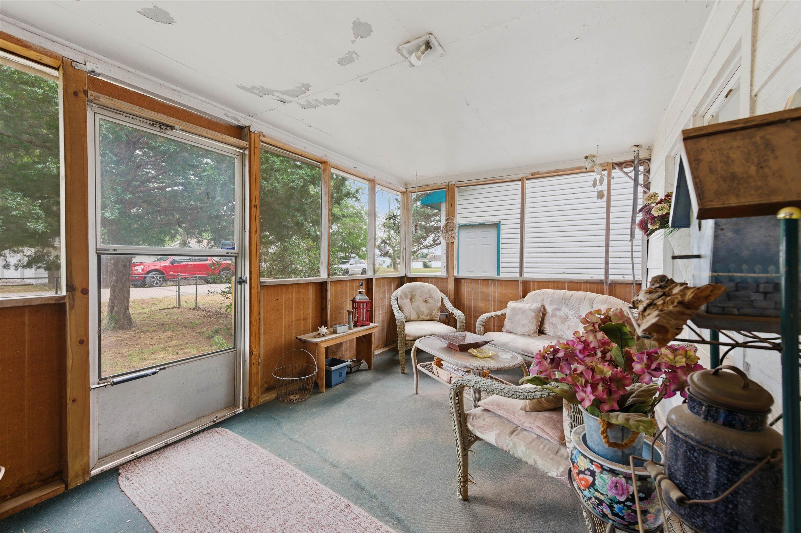 137 N Davidson Avenue Bentley KS 67016