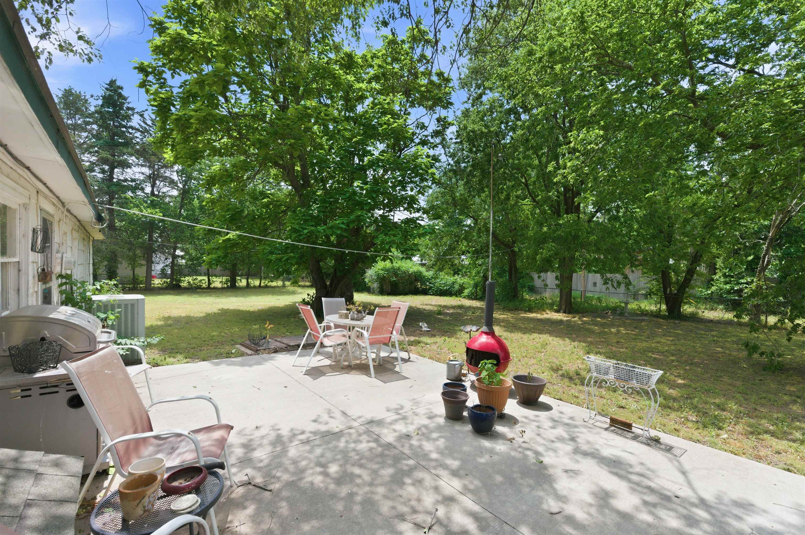 137 N Davidson Avenue Bentley KS 67016