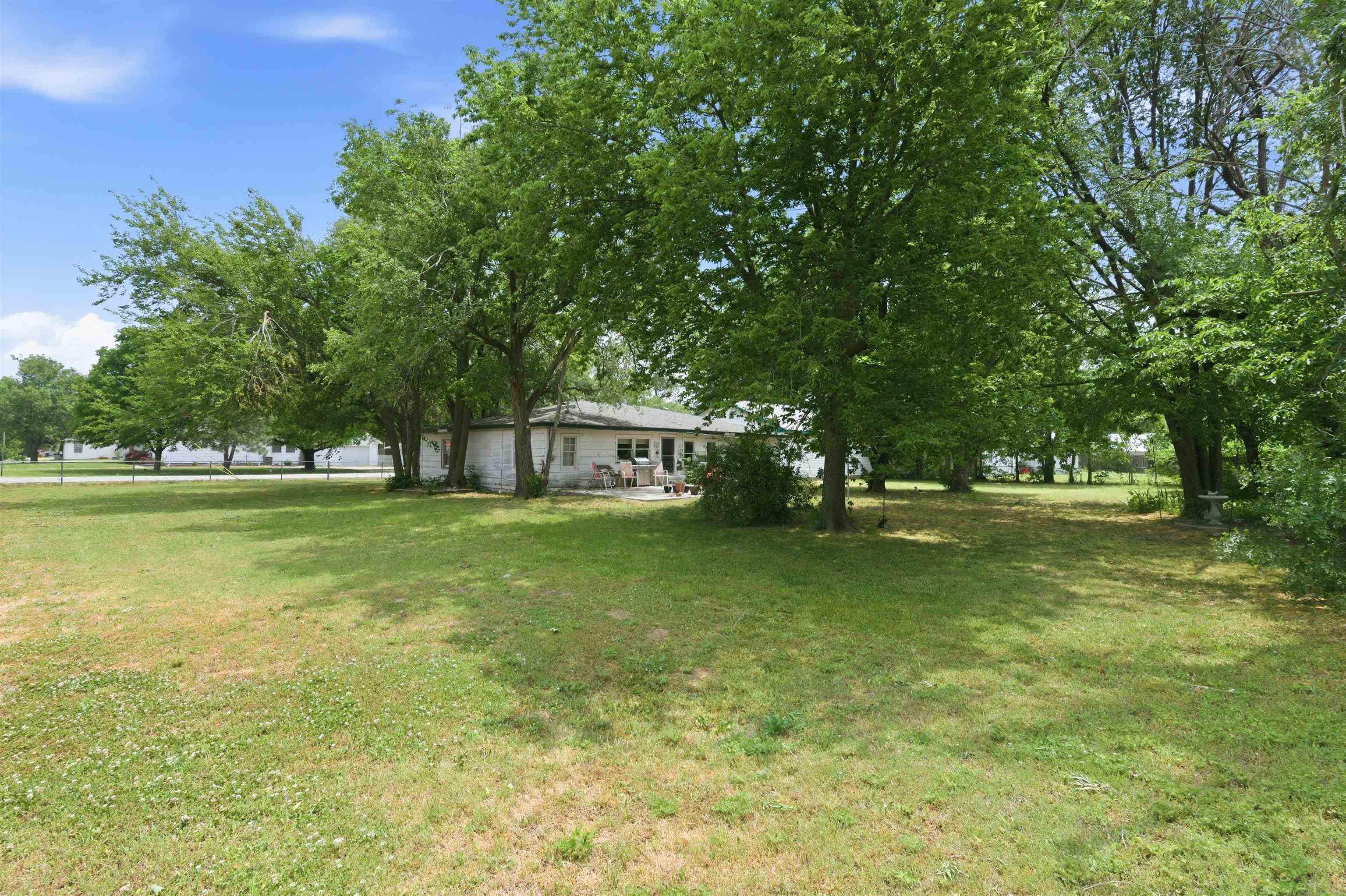 137 N Davidson Avenue Bentley KS 67016