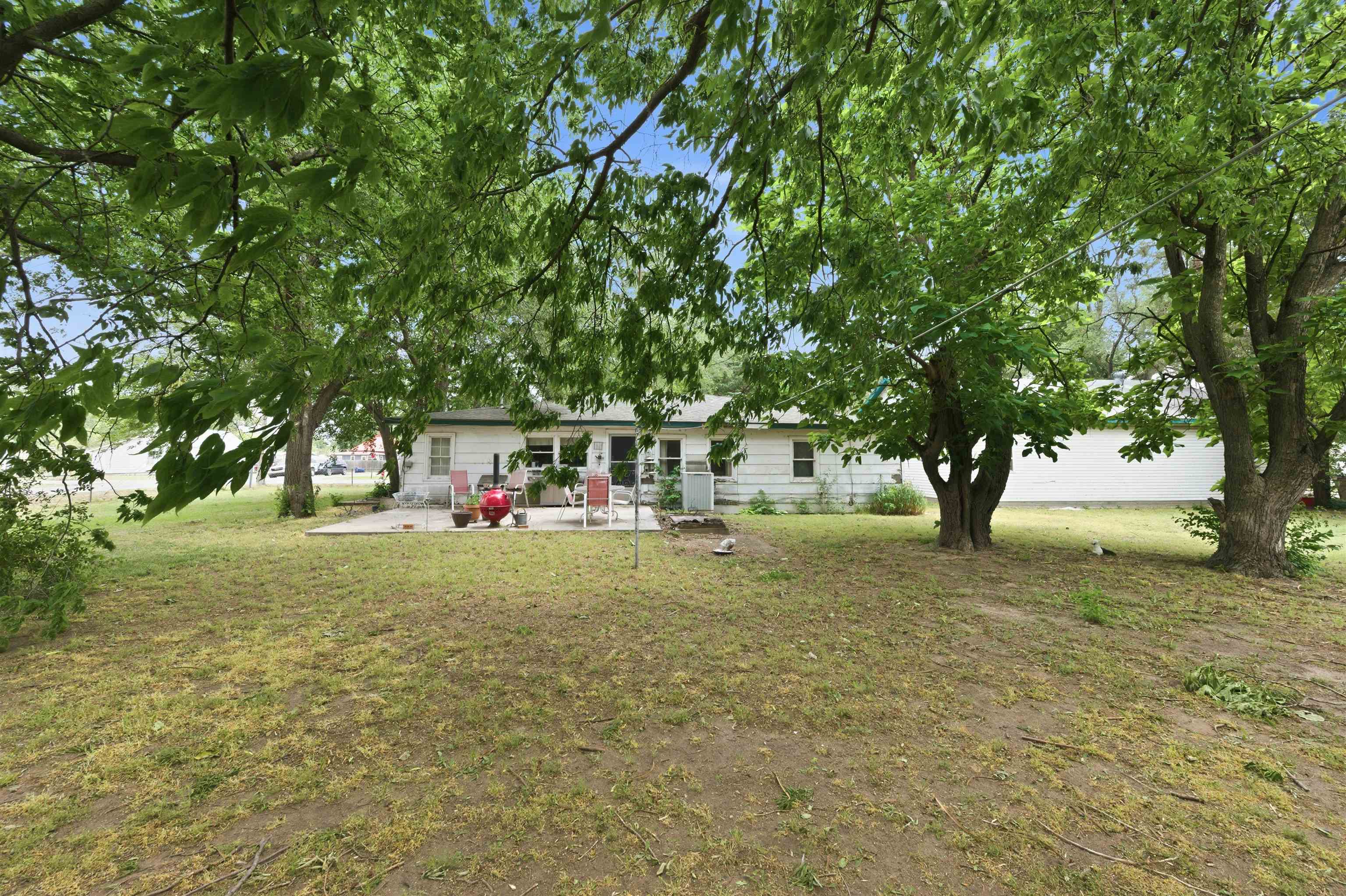 137 N Davidson Avenue Bentley KS 67016