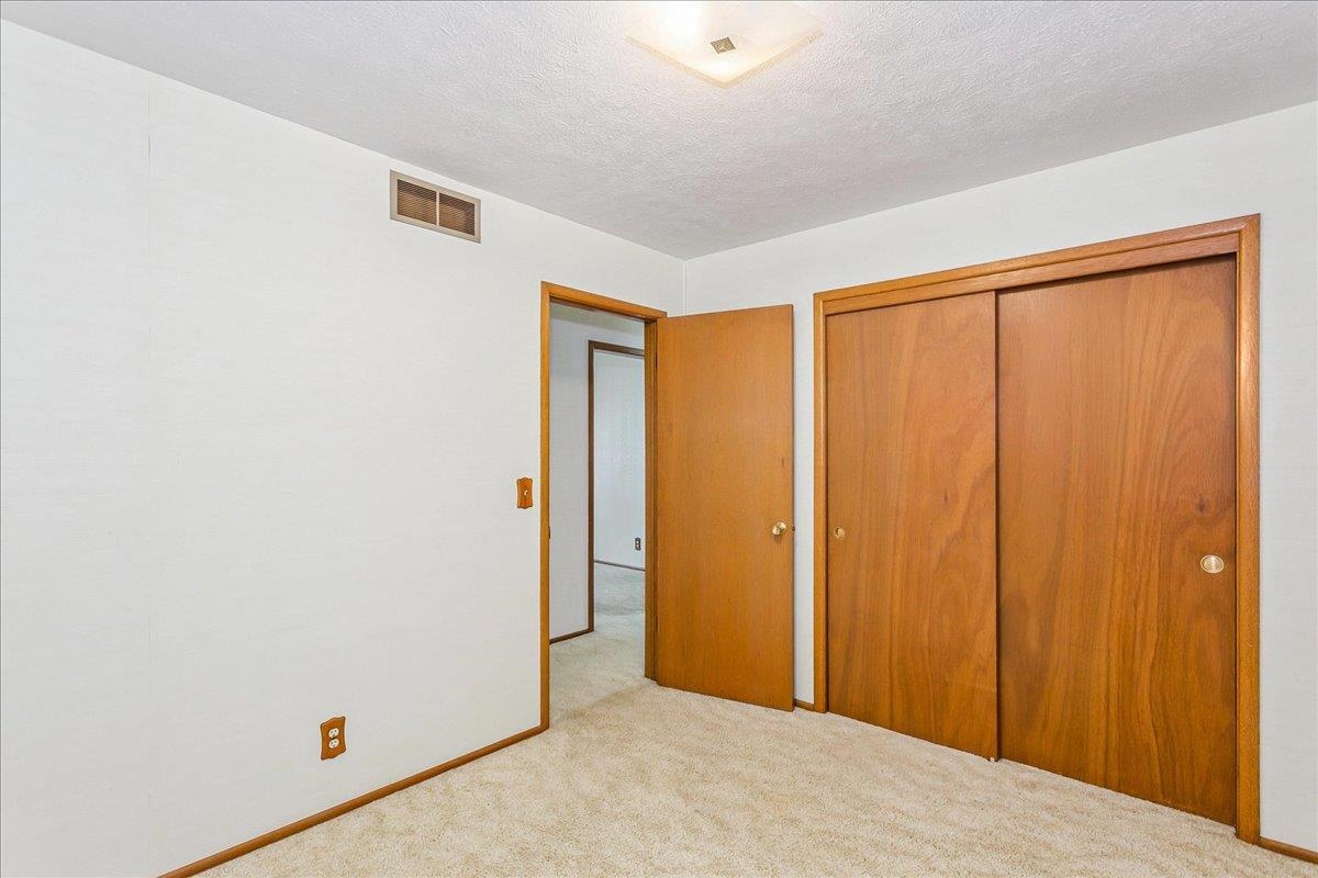 2733 N Dellrose Avenue Wichita KS 67220
