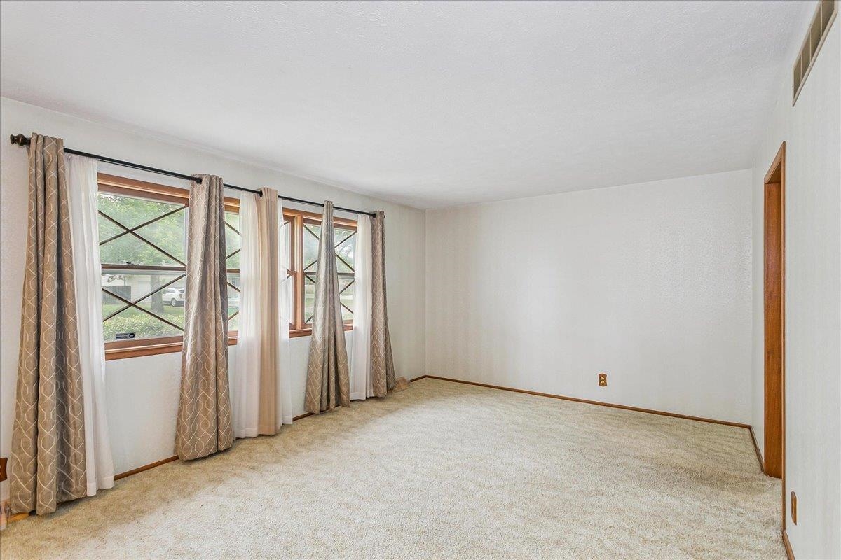 2733 N Dellrose Avenue Wichita KS 67220