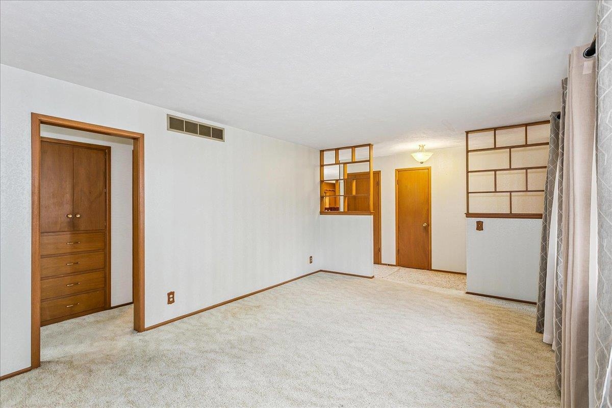 2733 N Dellrose Avenue Wichita KS 67220