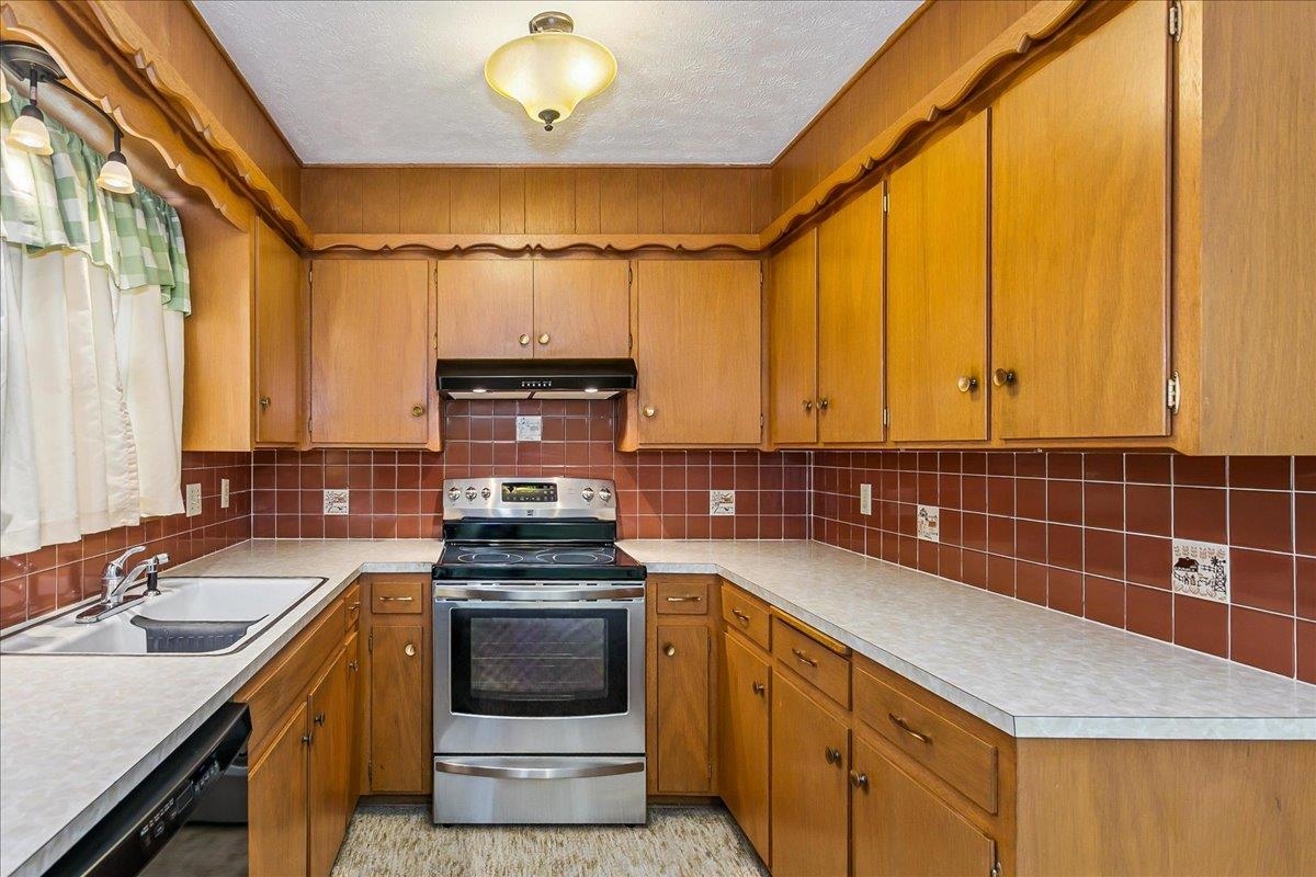 2733 N Dellrose Avenue Wichita KS 67220