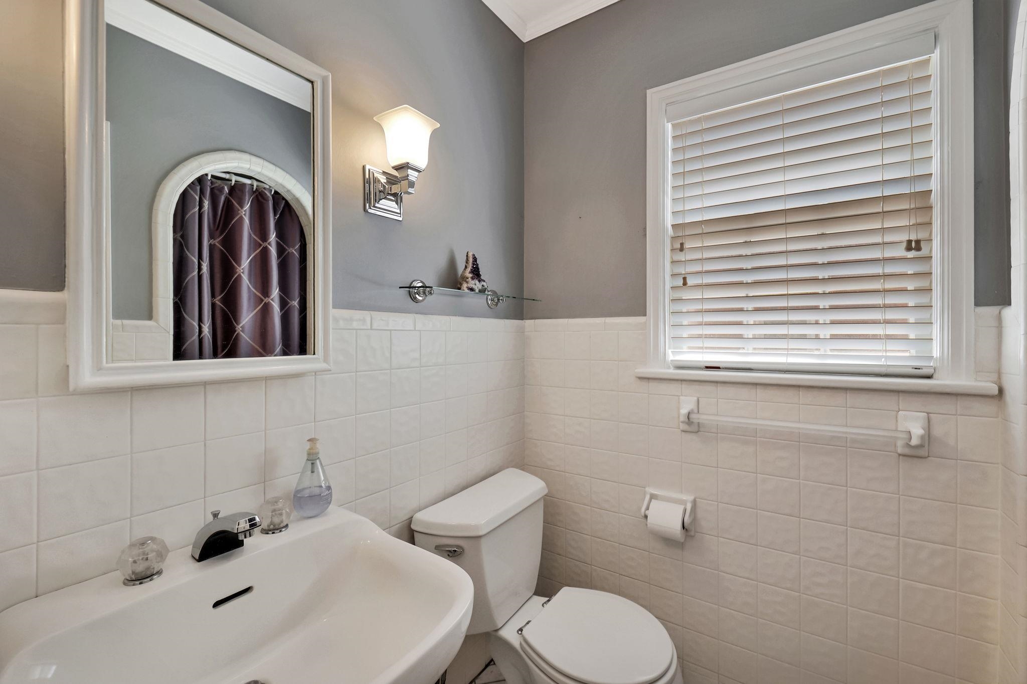208 N Parkwood Lane Wichita KS 67208