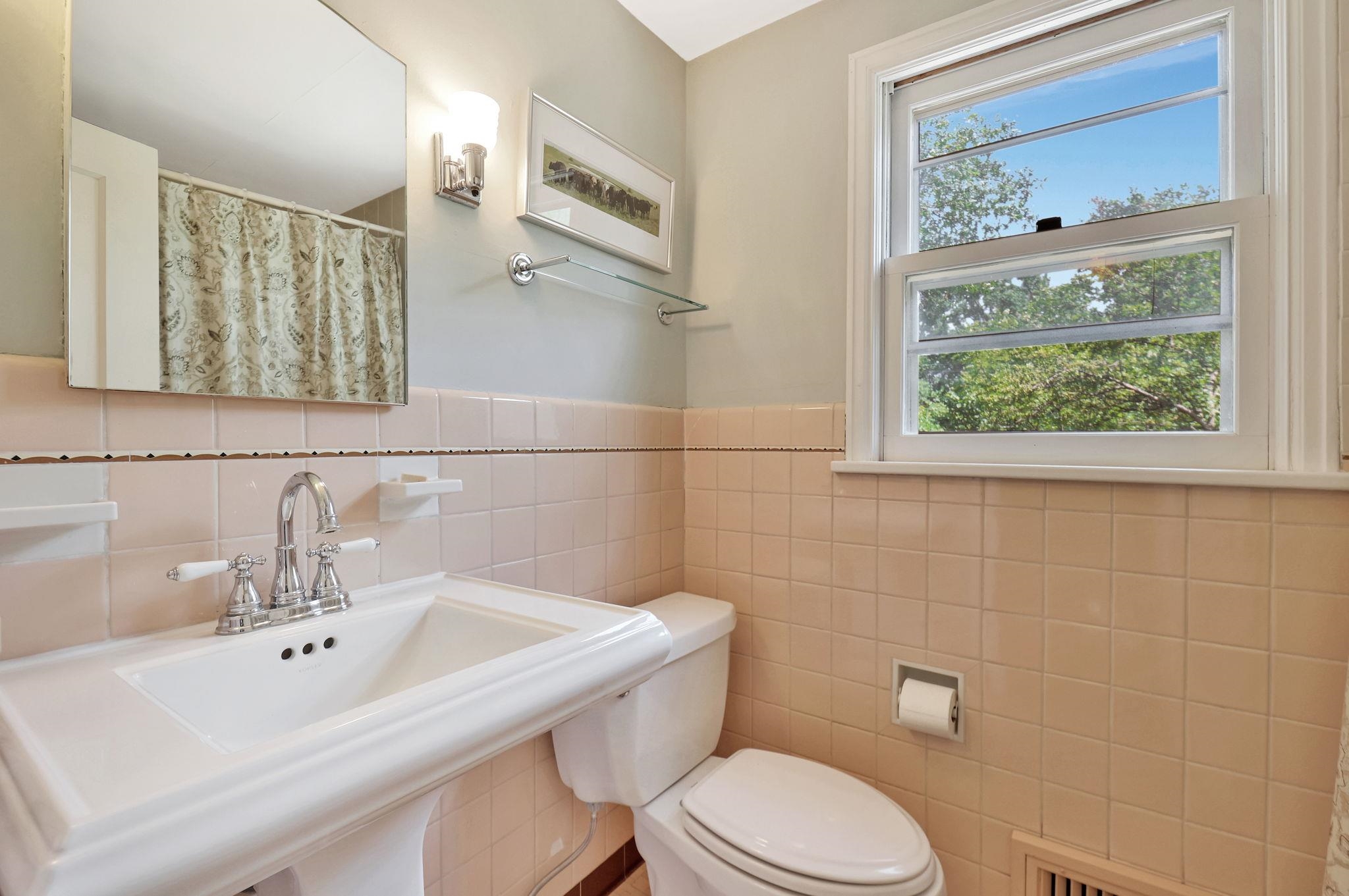 208 N Parkwood Lane Wichita KS 67208