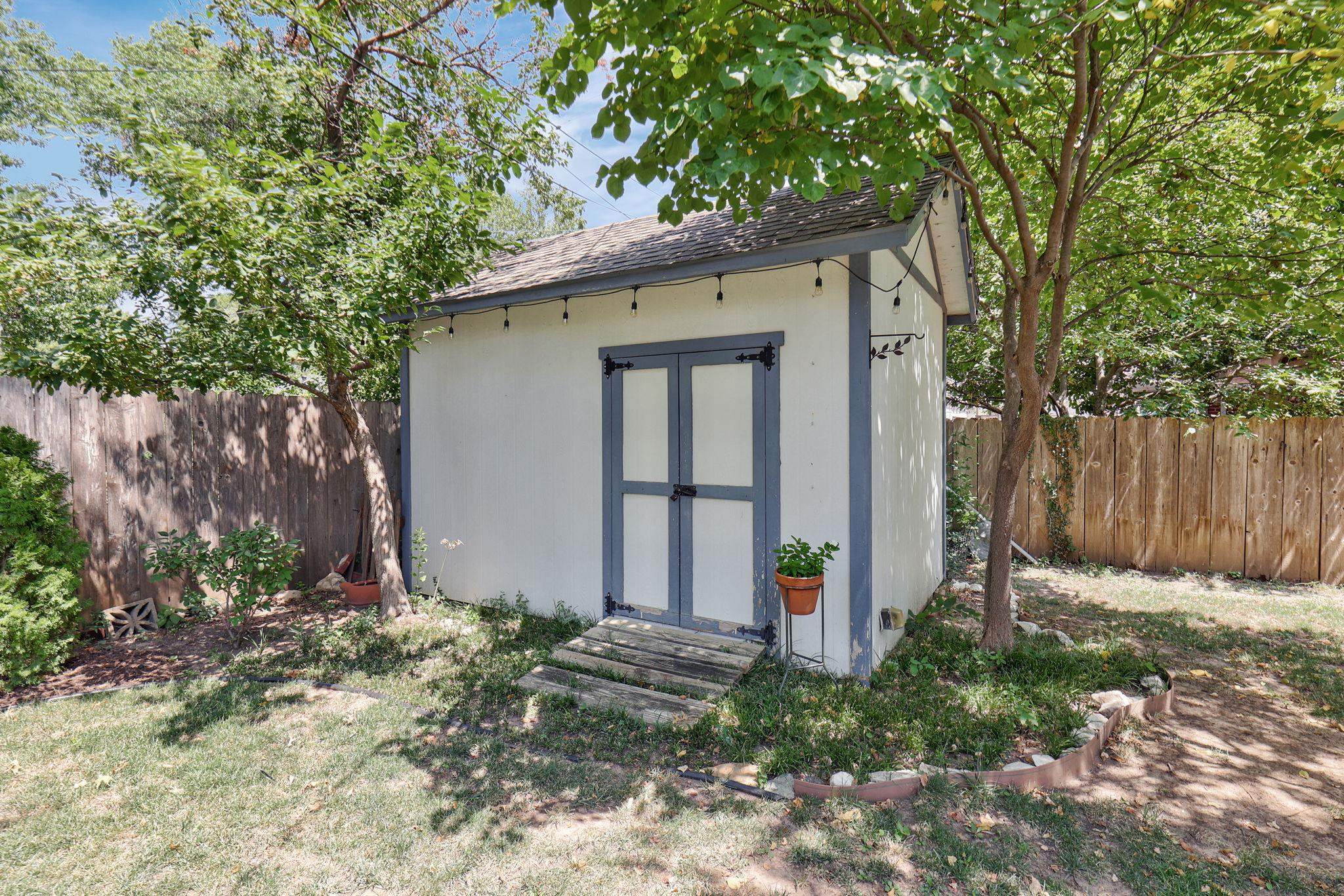 208 N Parkwood Lane Wichita KS 67208