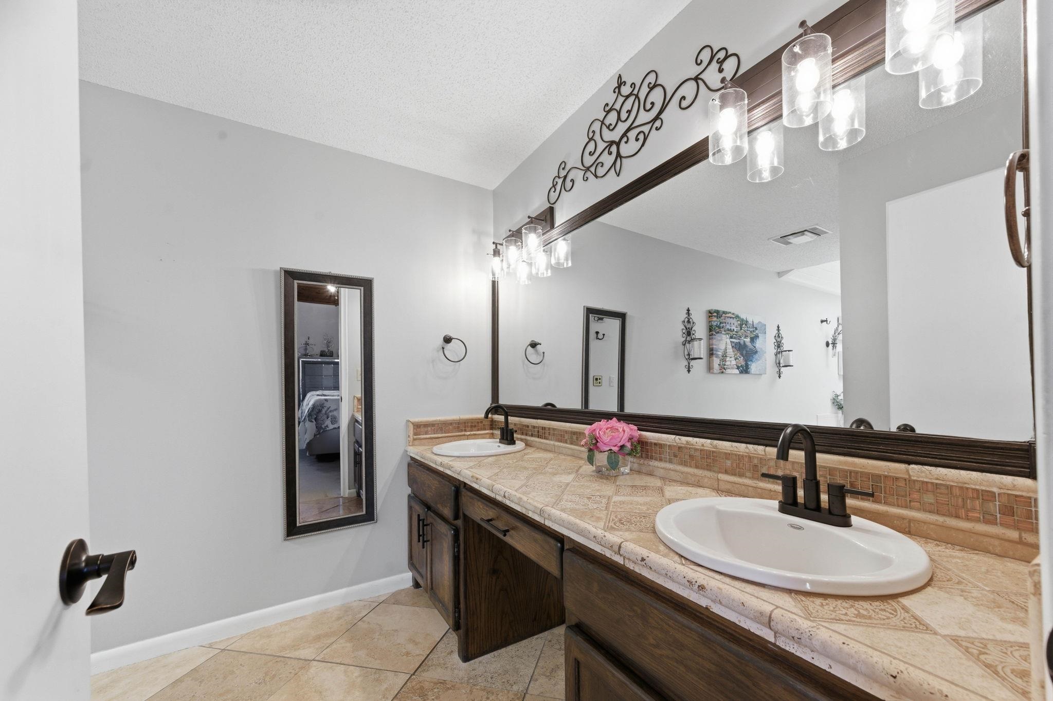 2571 N Greenleaf Court Wichita KS 67226