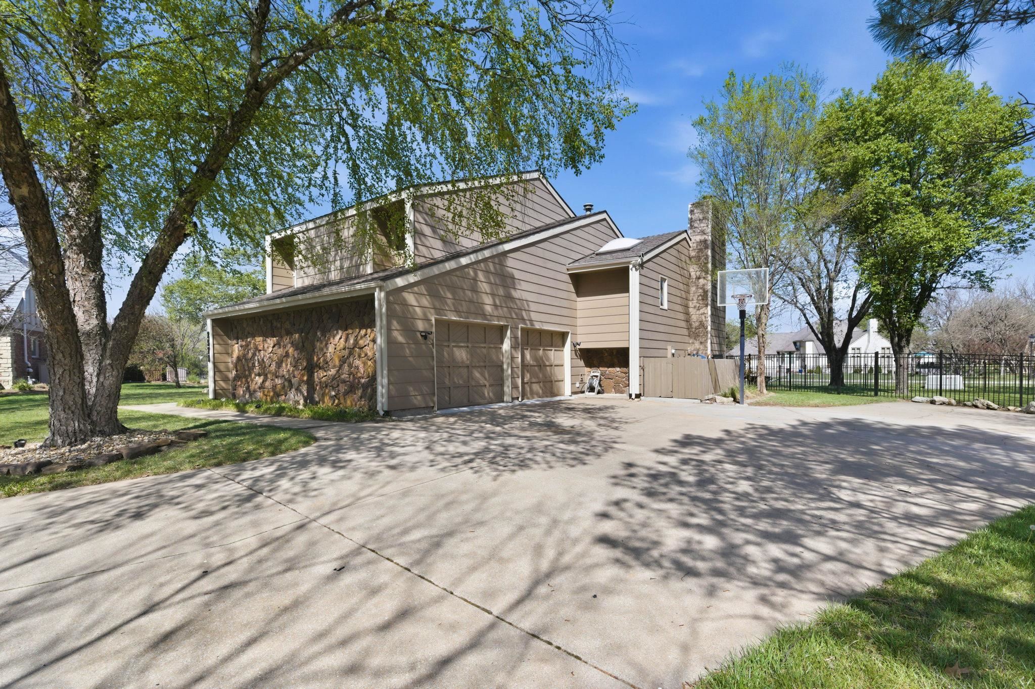 2571 N Greenleaf Court Wichita KS 67226