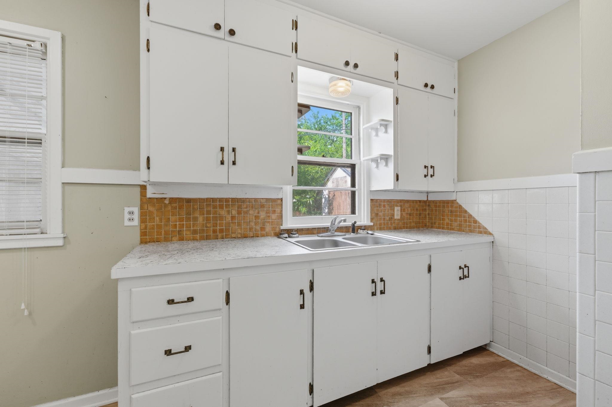 1202 E Del Mar Street Wichita KS 67216