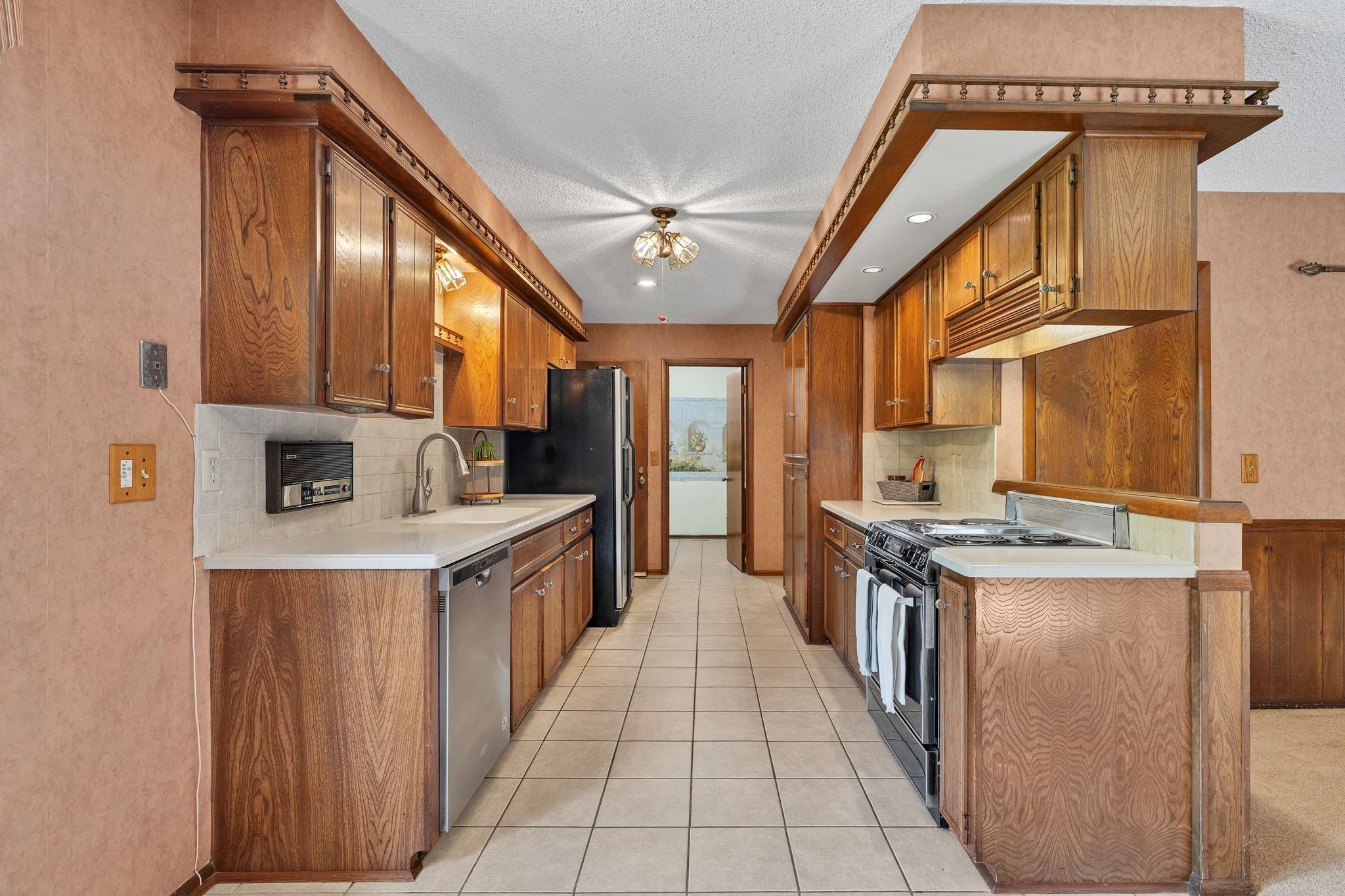 1557 N Caddy Lane Wichita KS 67212-1235
