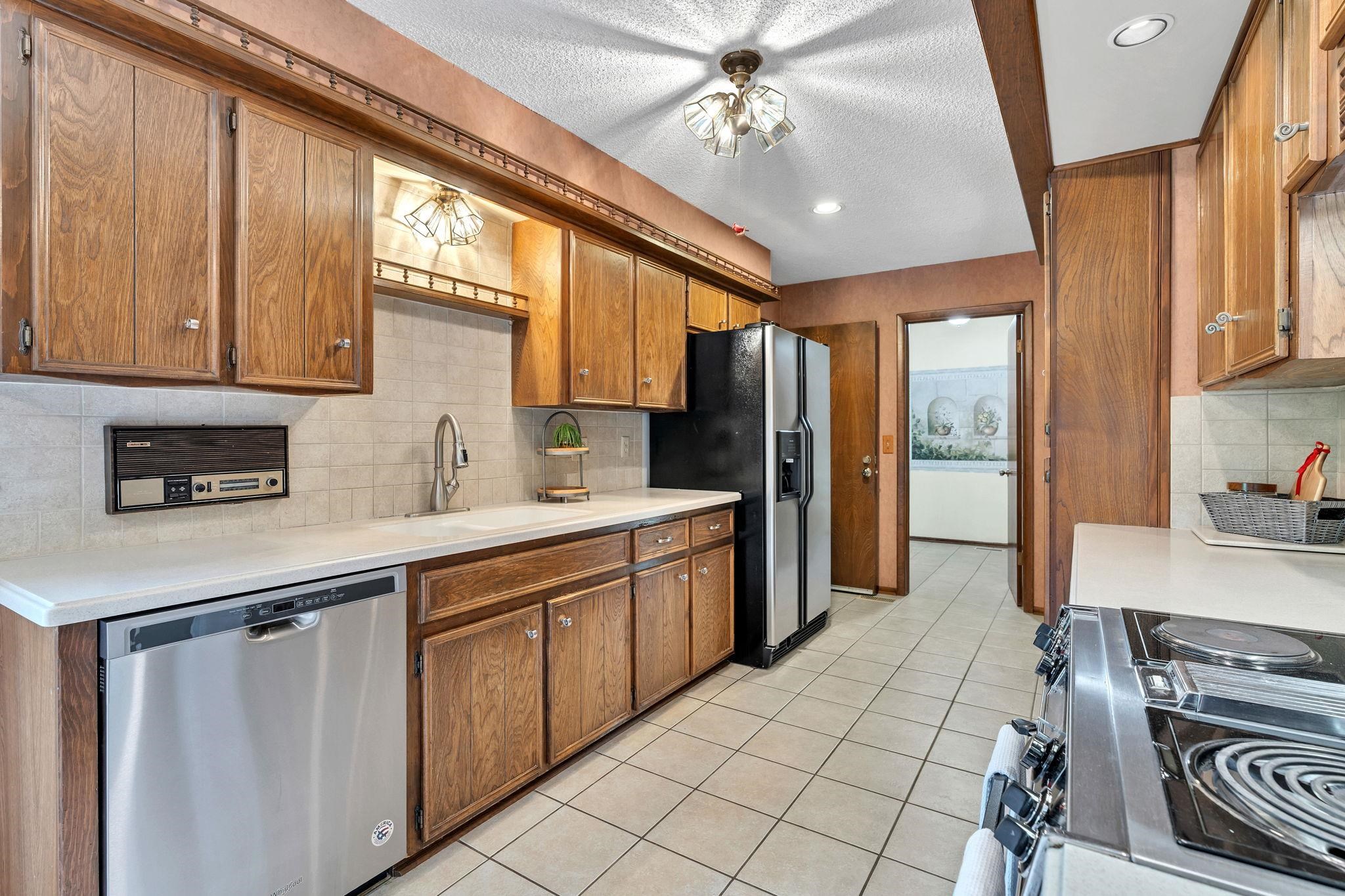 1557 N Caddy Lane Wichita KS 67212-1235