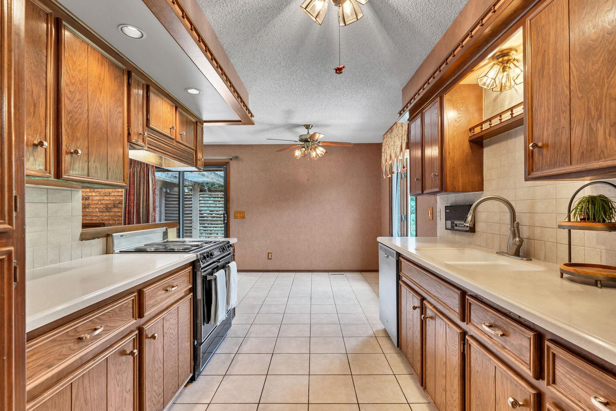 1557 N Caddy Lane Wichita KS 67212-1235