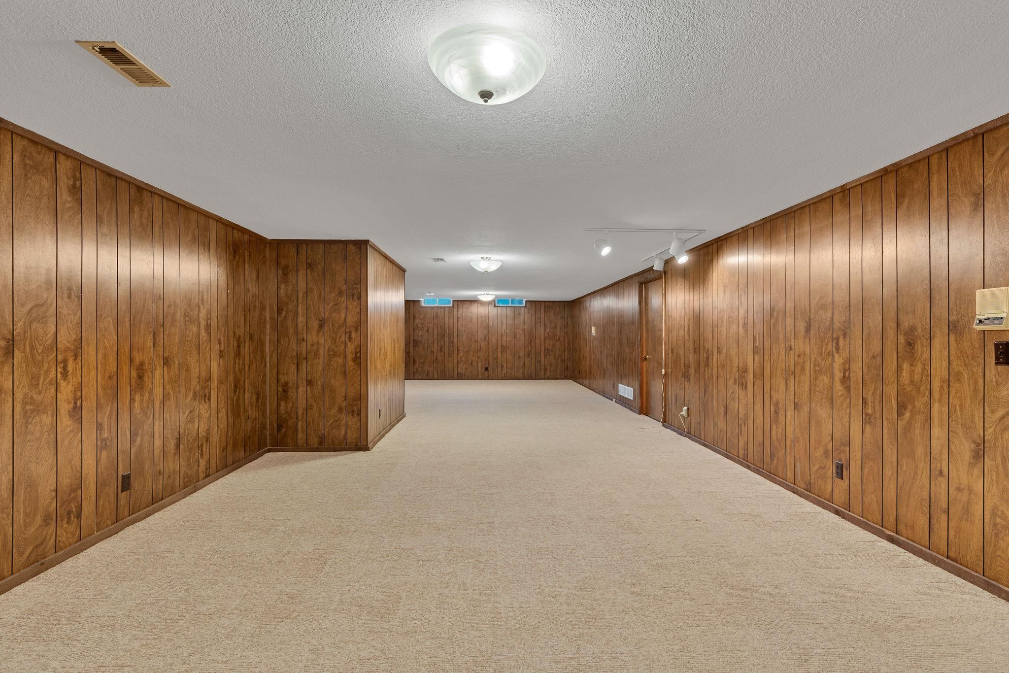 1557 N Caddy Lane Wichita KS 67212-1235