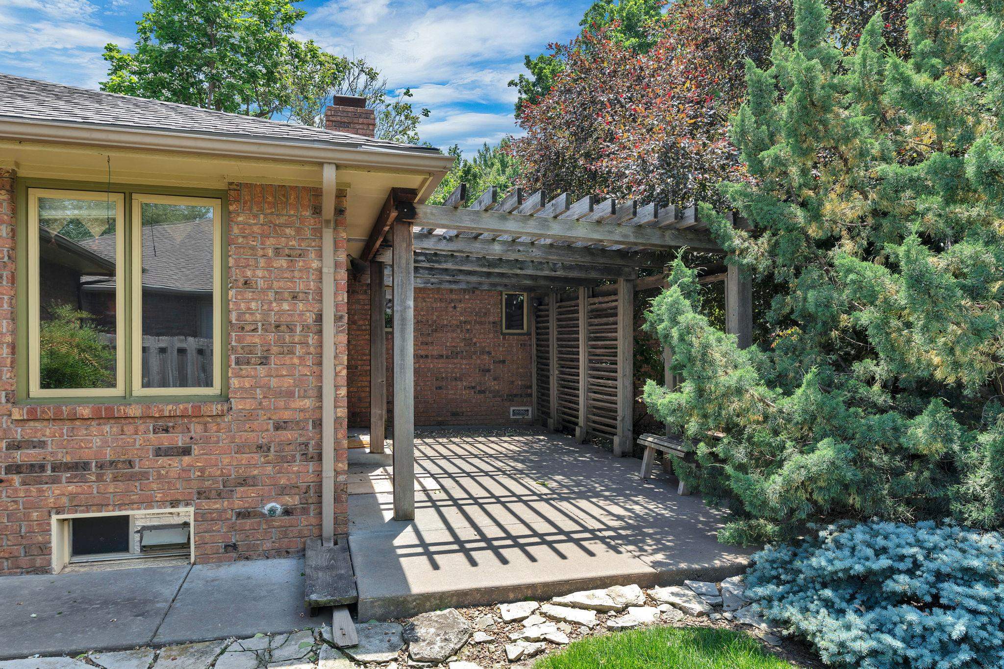 1557 N Caddy Lane Wichita KS 67212-1235
