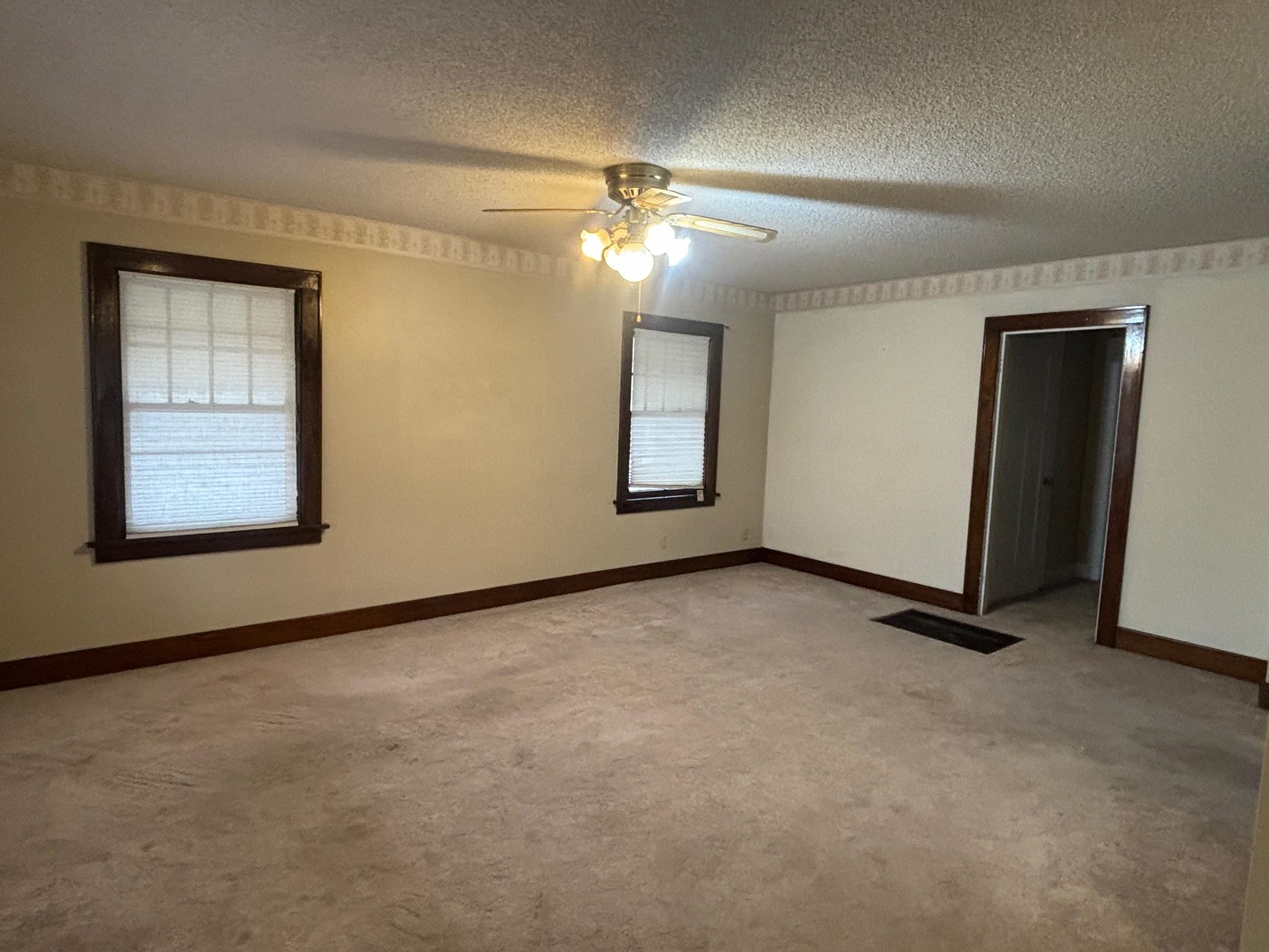 626 SE 5th Newton KS 67114