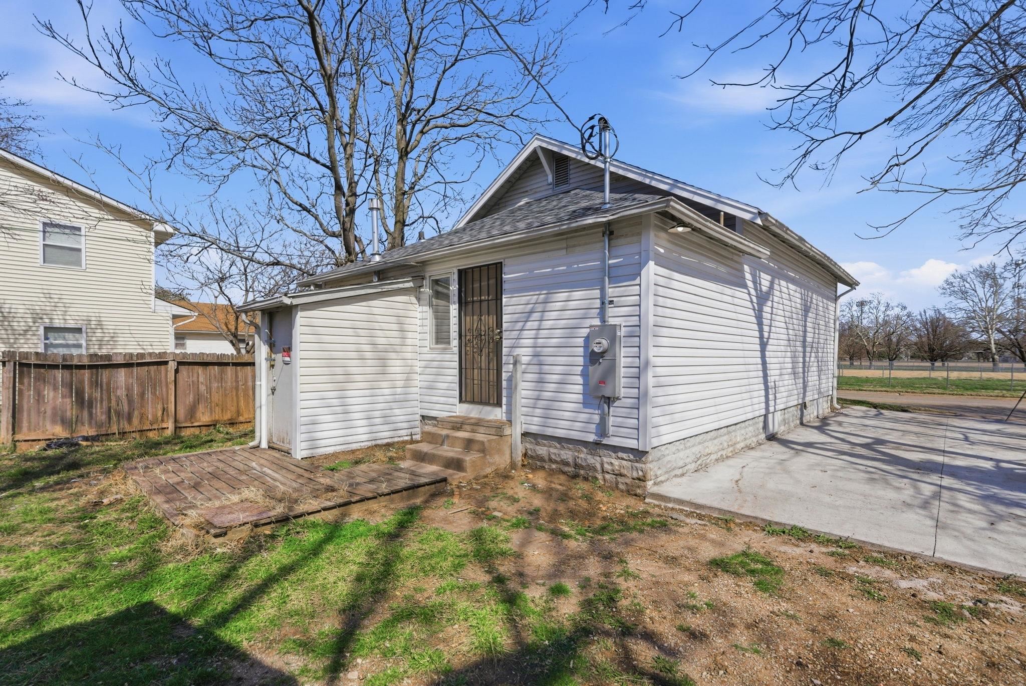1815 S Hydraulic Street Wichita KS 67211