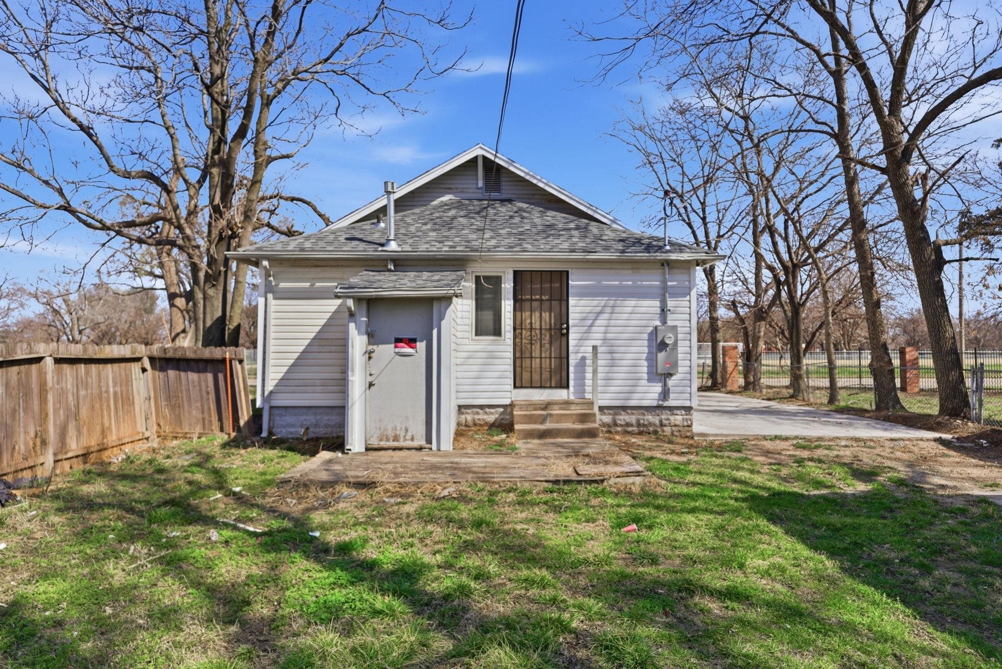 1815 S Hydraulic Street Wichita KS 67211