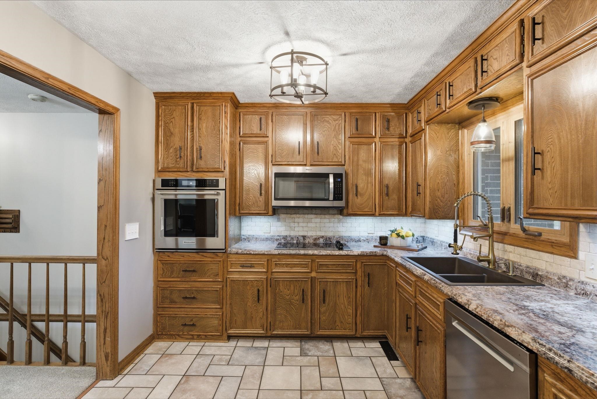 1615 N Holland Lane Wichita KS 67212-1572