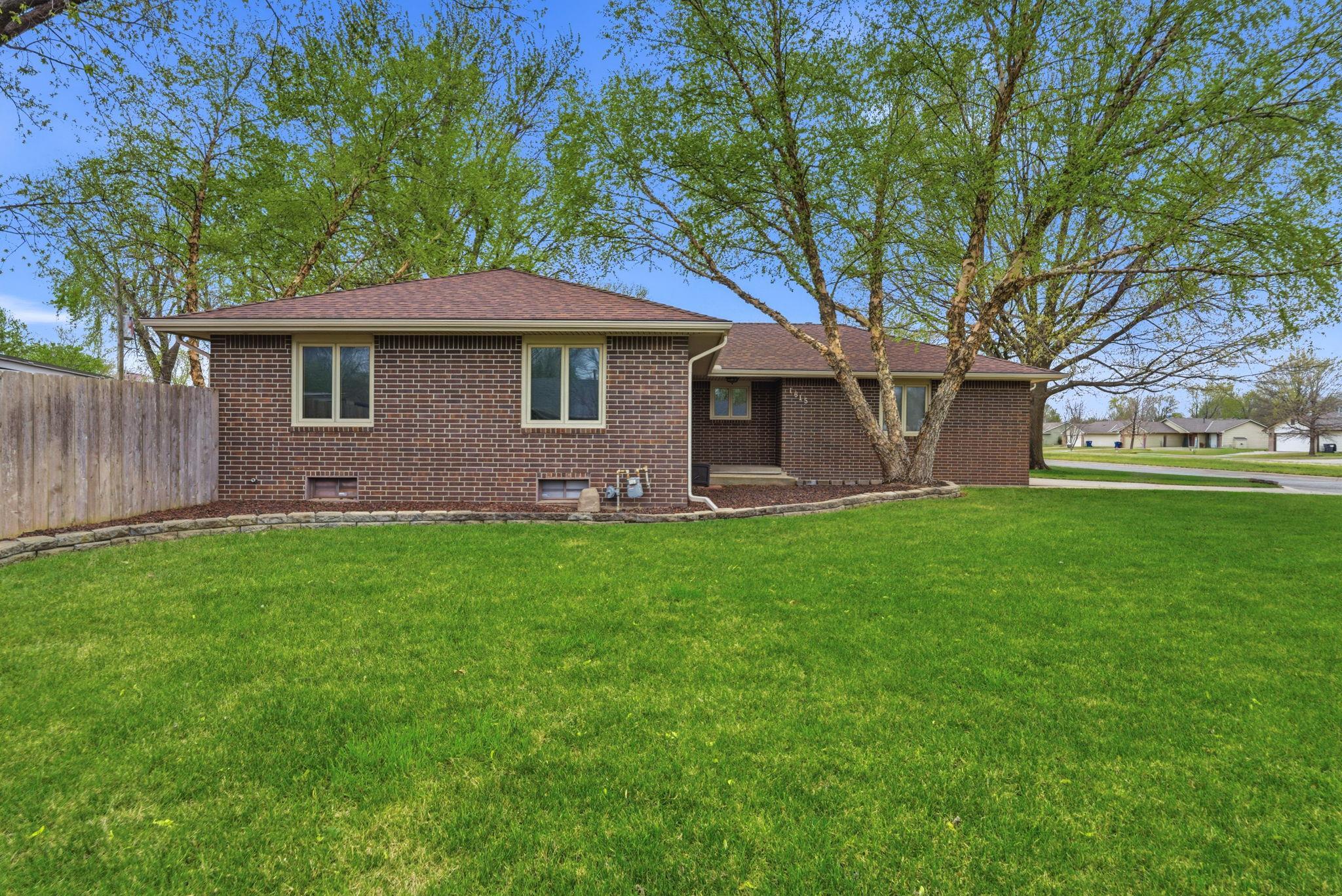 1615 N Holland Lane Wichita KS 67212-1572